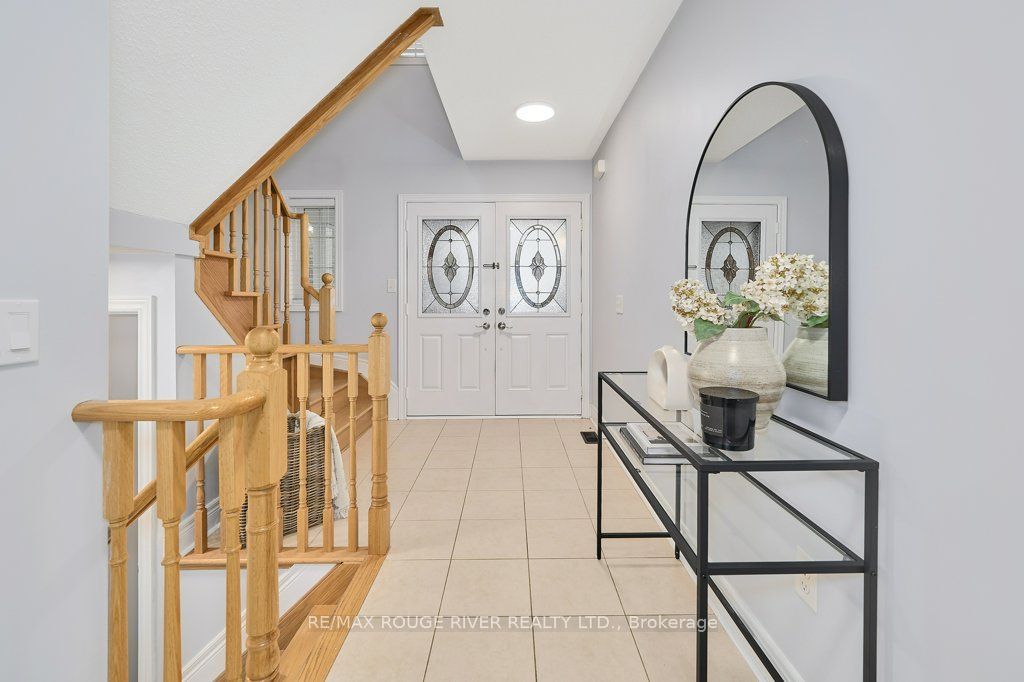176 Bathgate Crescent, Clarington, ON L1E 0B5 photo 2