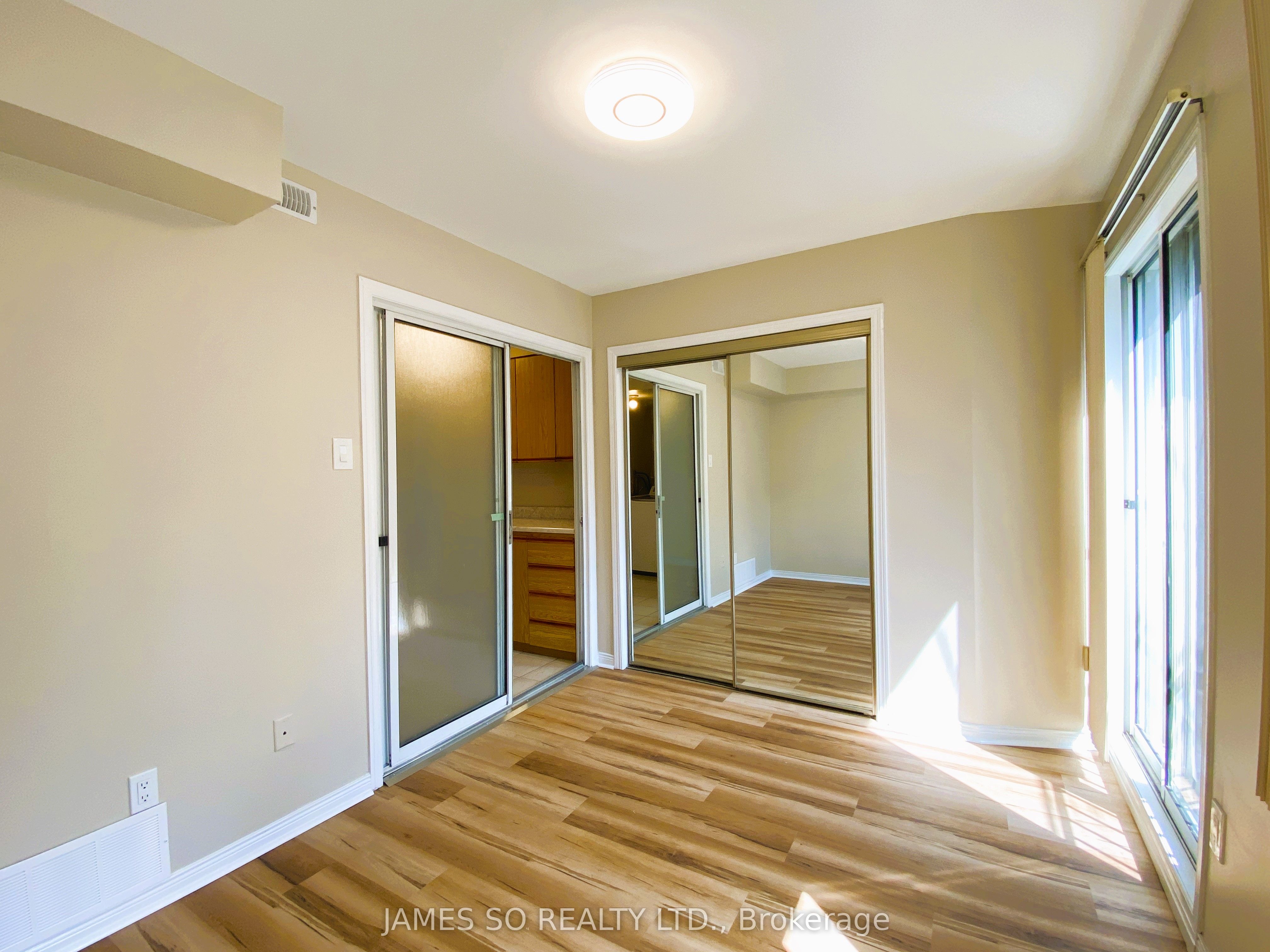 341 Broadview Avenue 2nd Fl, Toronto, ON M4M 2H1 photo 4