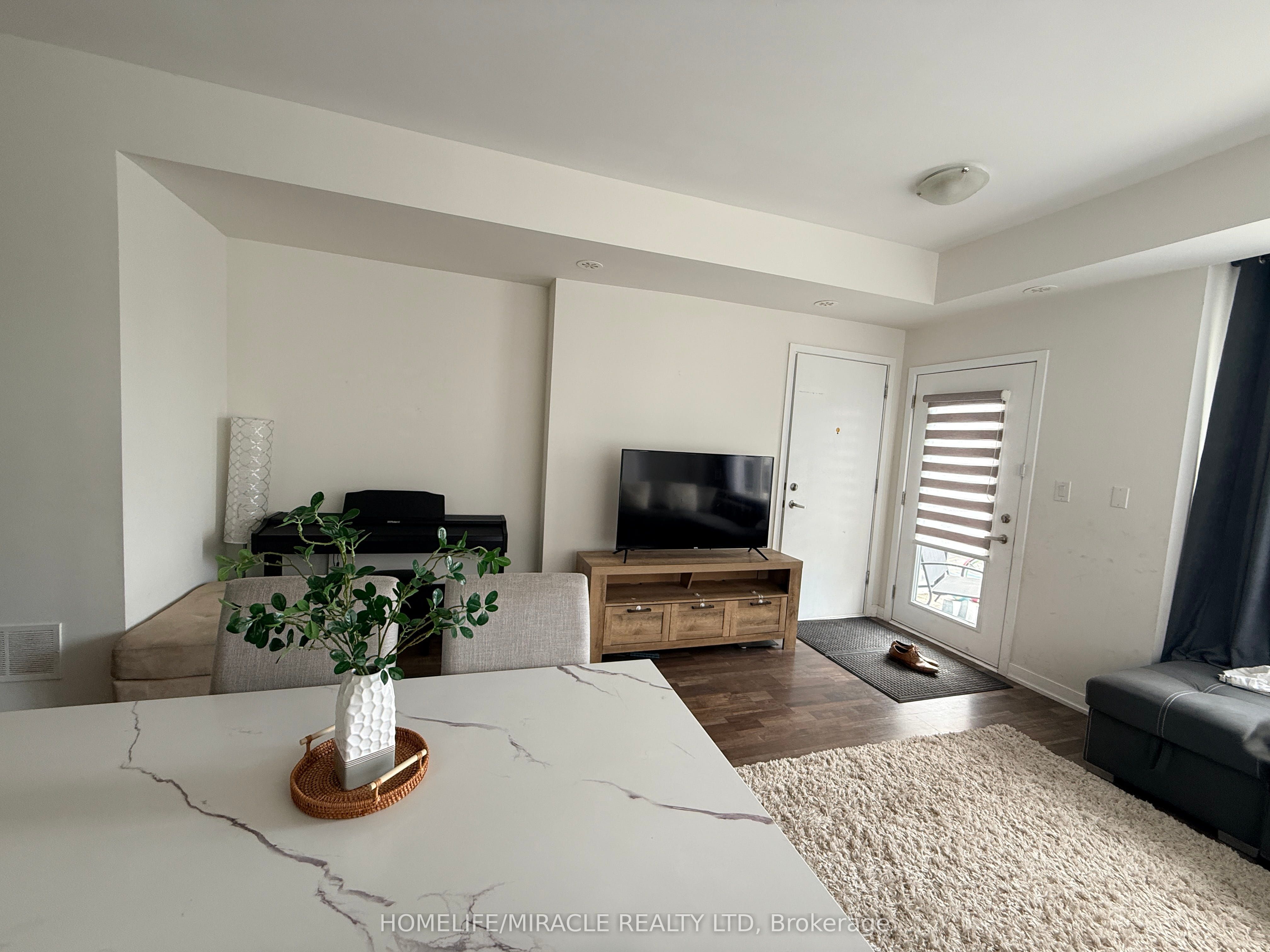 1460 Whites Road 323, Pickering, ON L1V 1R4 photo 4