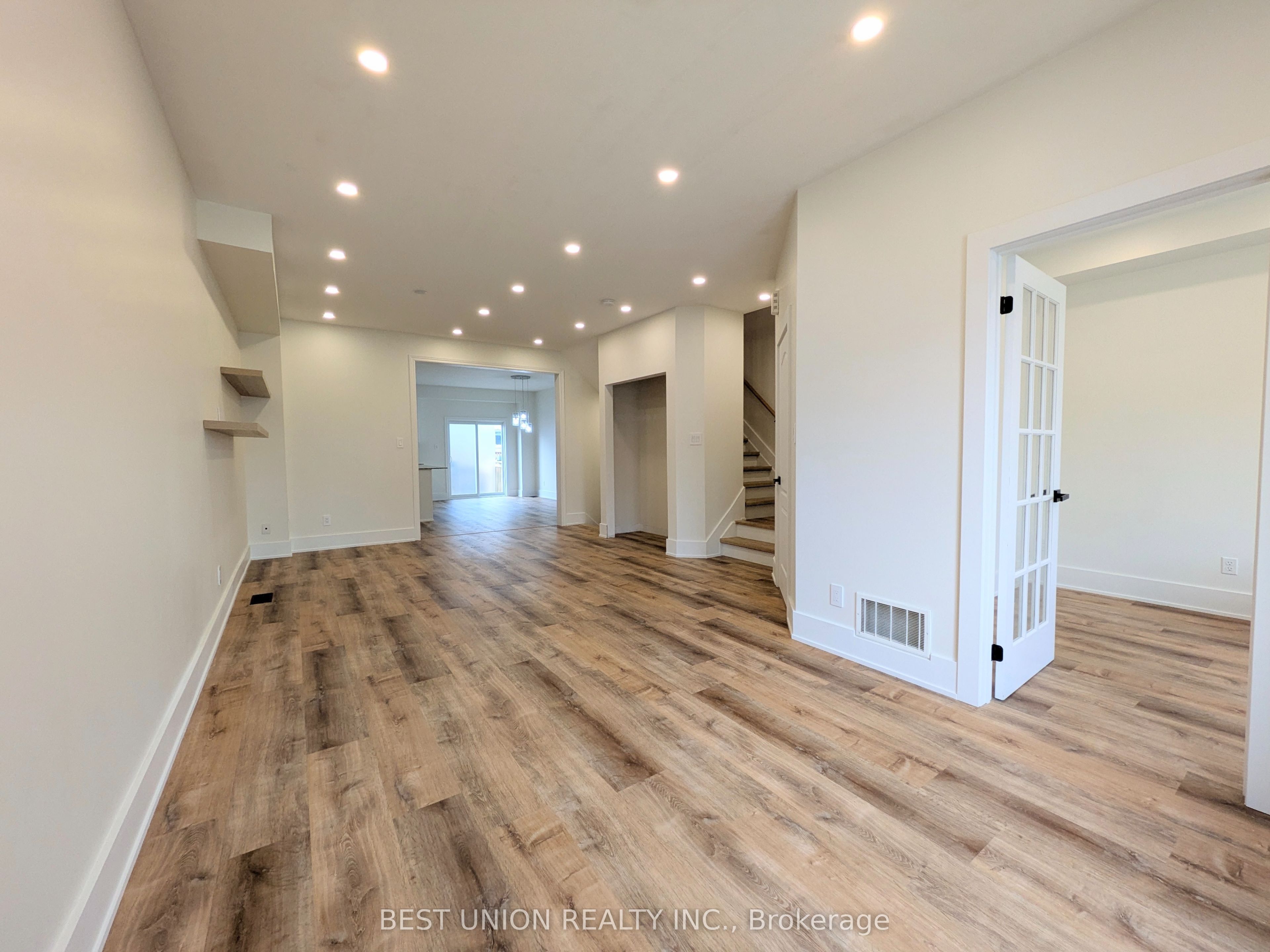 1596 Brandy Court, Pickering, ON L1X 0C8