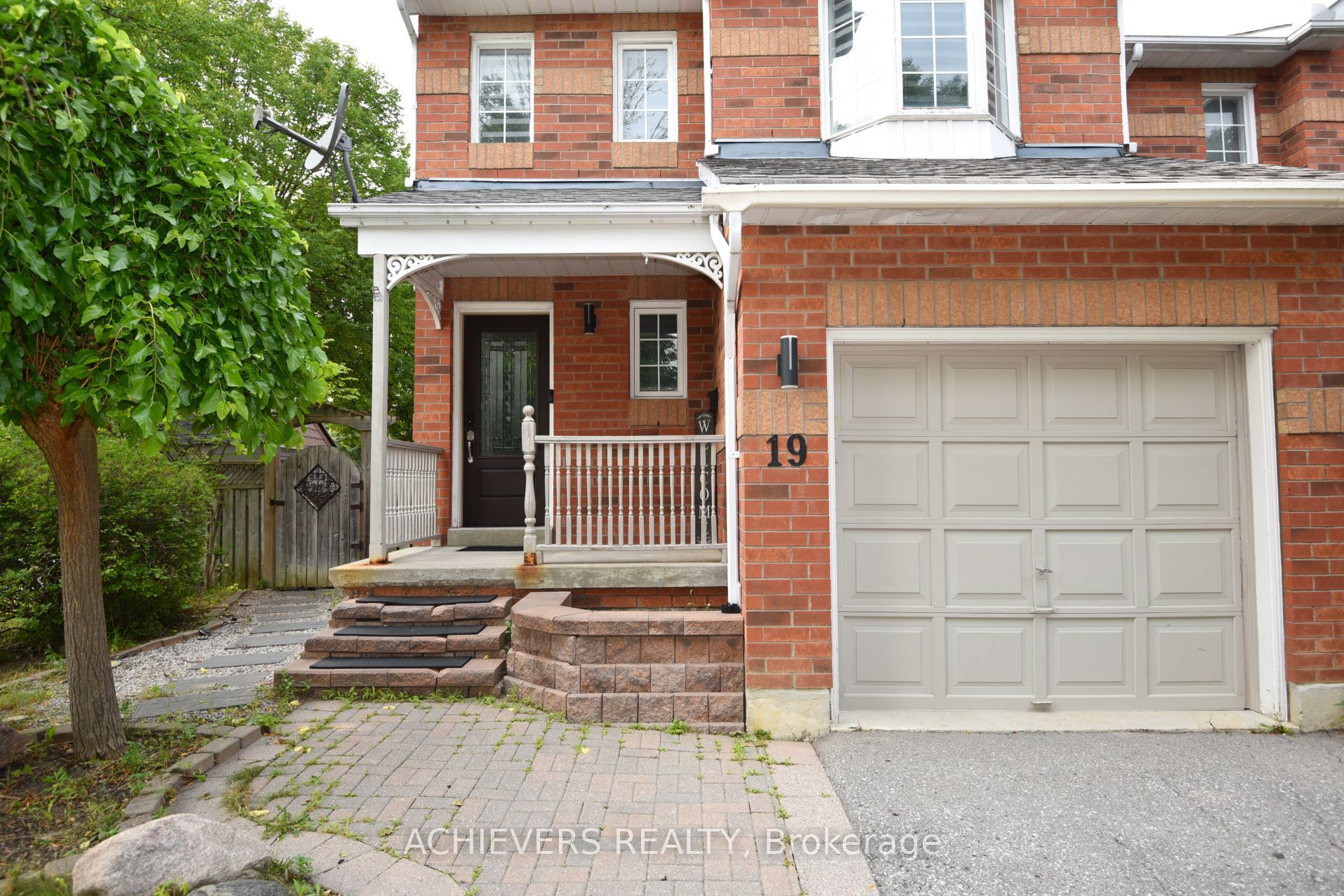 19 Mccullock Crescent, Ajax, ON L1T 3X1 photo 2