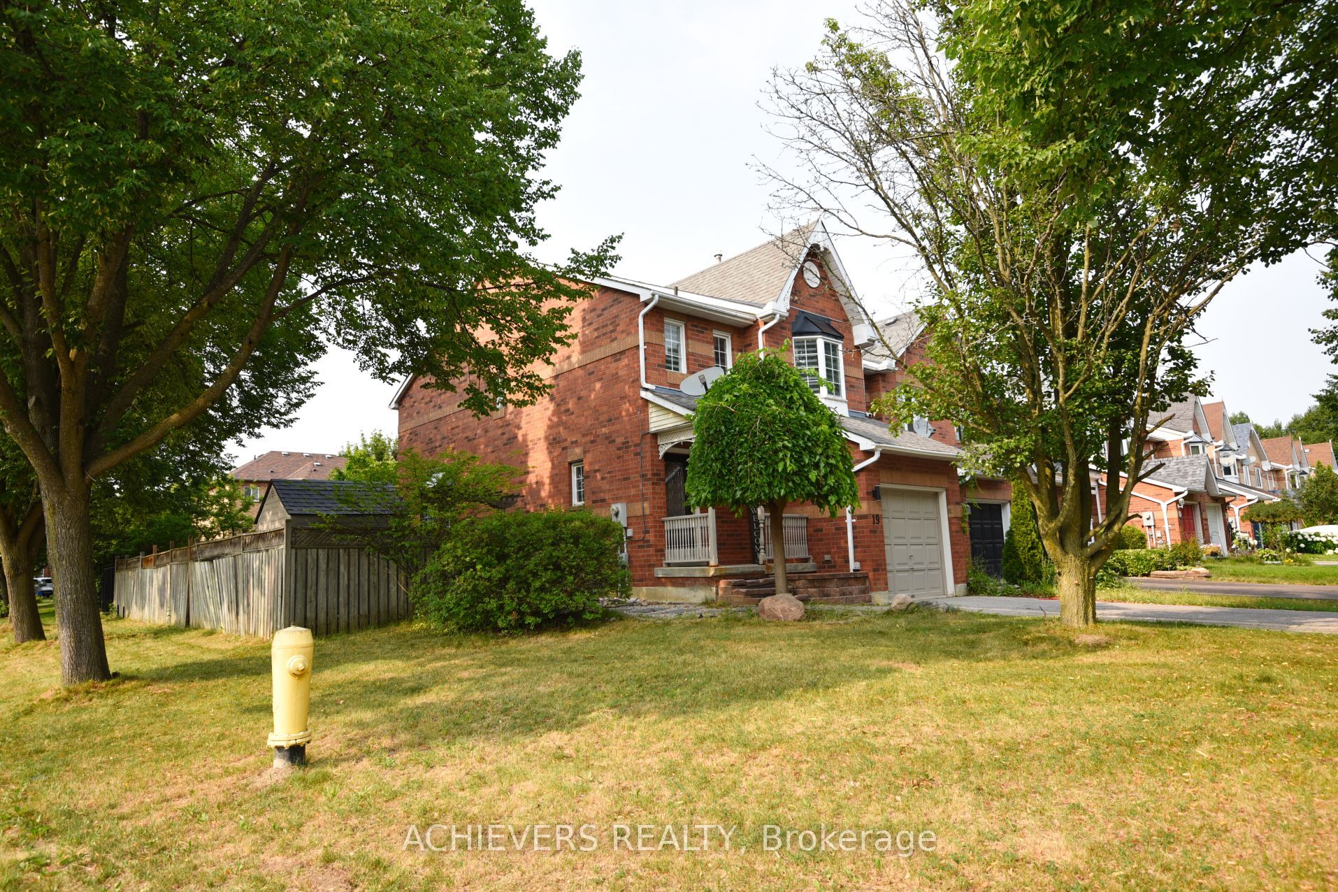 19 Mccullock Crescent, Ajax, ON L1T 3X1 photo 3