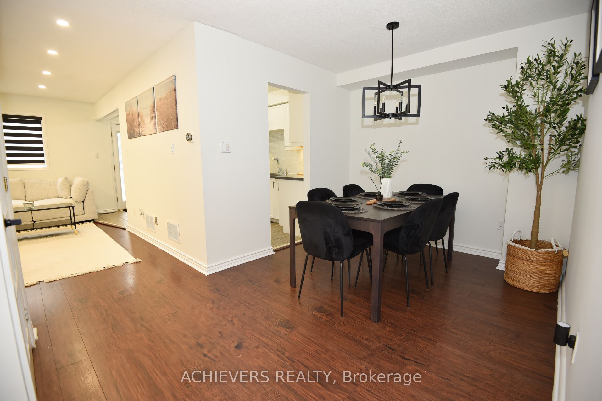 19 Mccullock Crescent, Ajax, ON L1T 3X1 photo 5