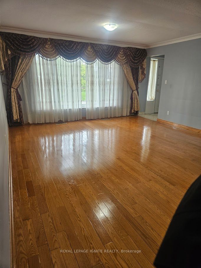16 Cicerella Crescent Main, Toronto, ON M1K 5B5 photo 4