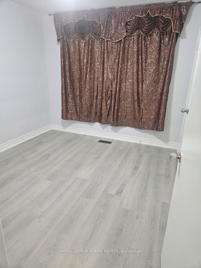 16 Cicerella Crescent Main, Toronto, ON M1K 5B5 photo 5