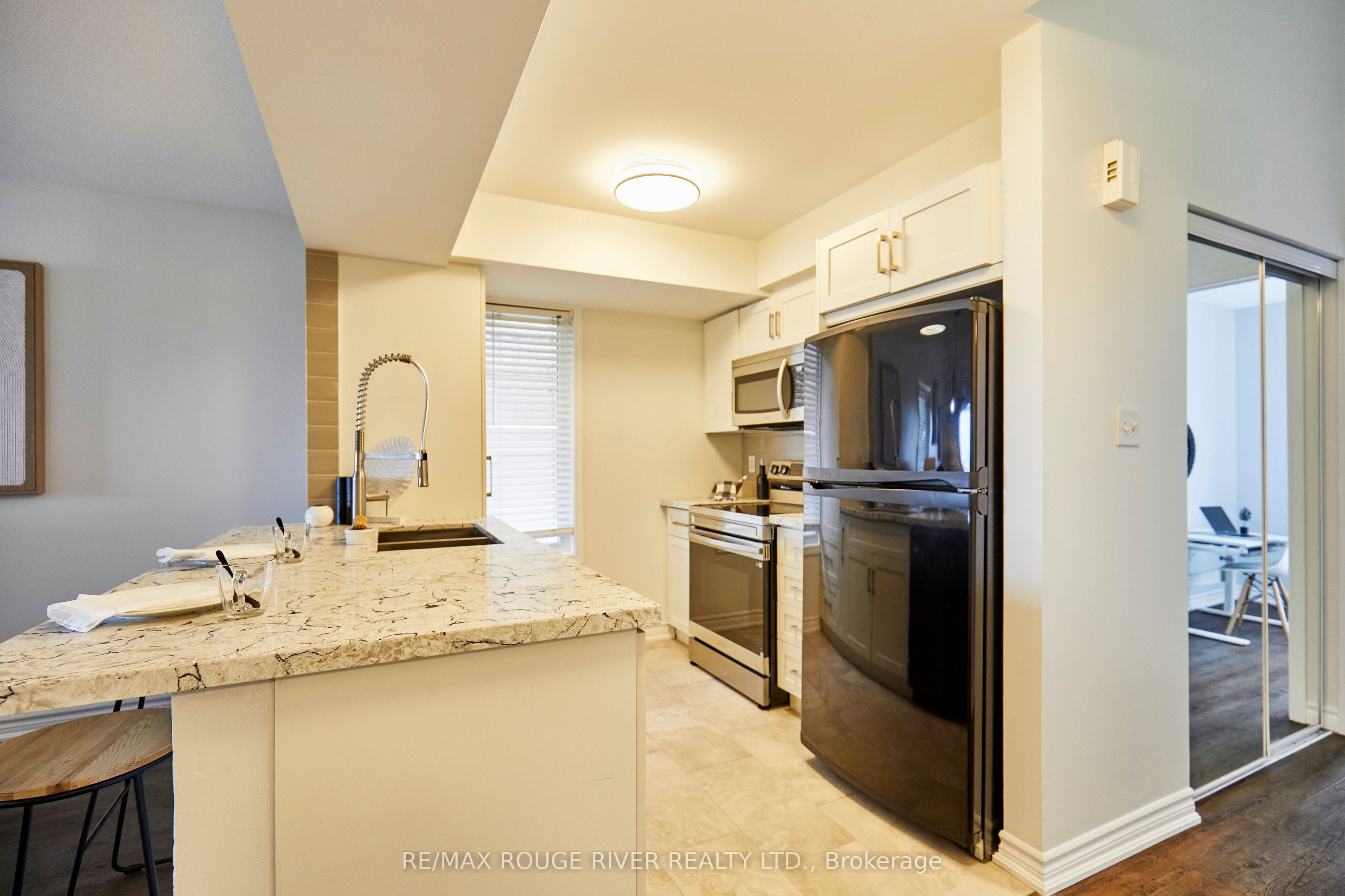 92 Petra Way 3, Whitby, ON L1R 0A3 photo 5