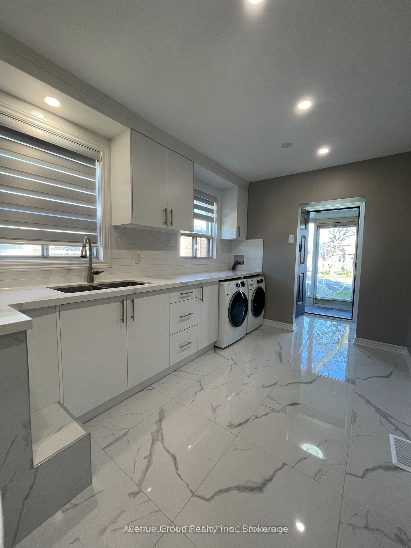 542 Brimley Road Main Fl, Toronto, ON M1J 1A8 photo 3