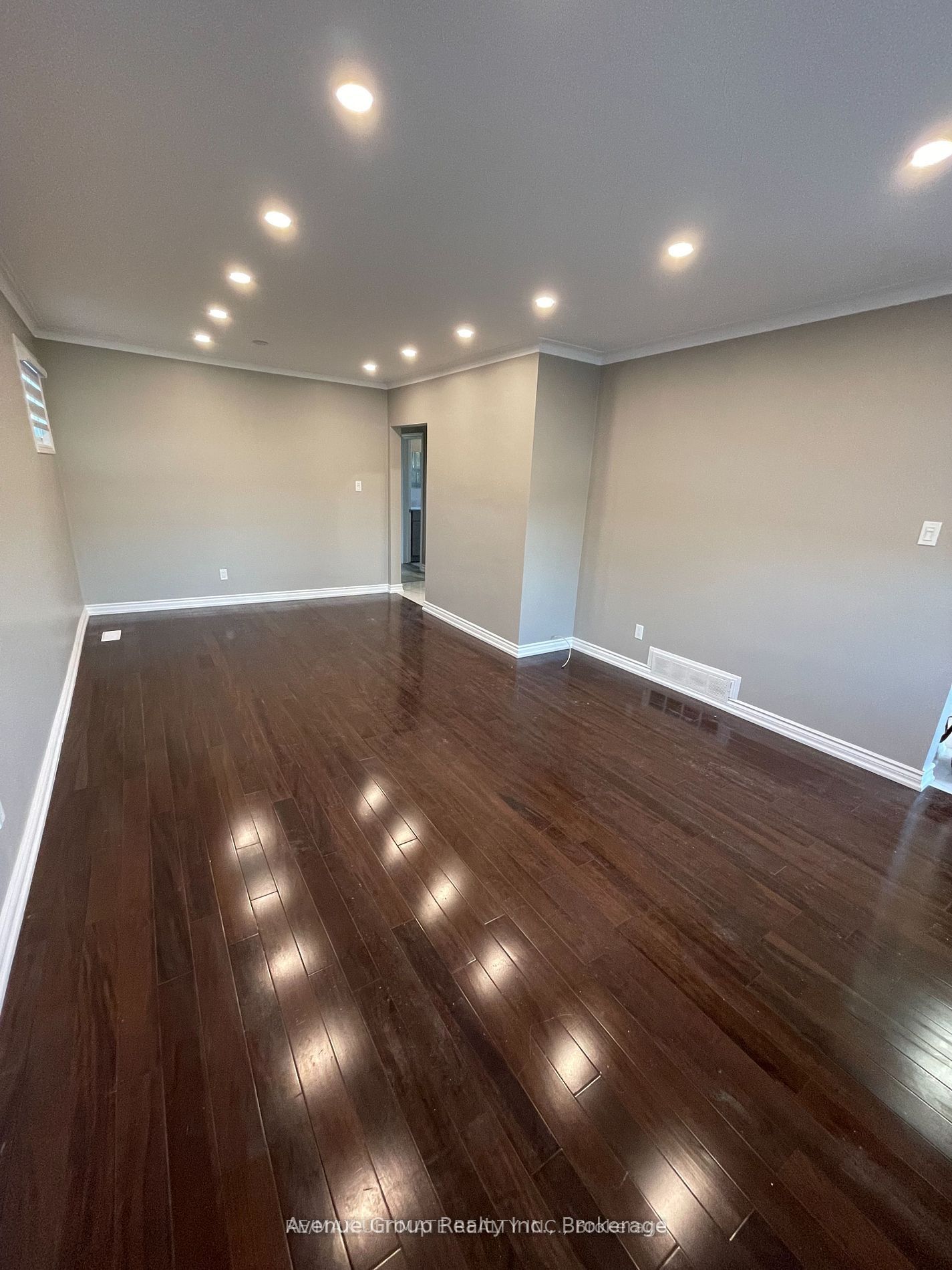 542 Brimley Road Main Fl, Toronto, ON M1J 1A8 photo 5