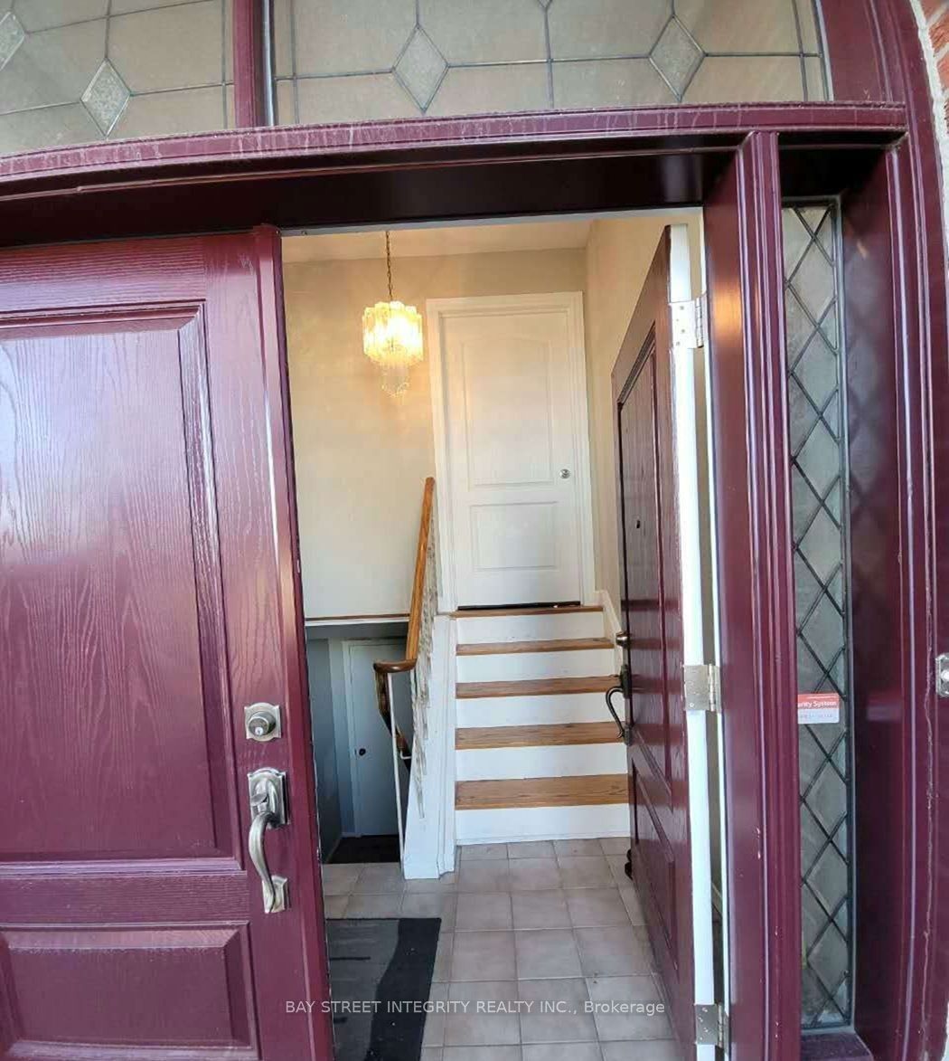 61 Chartland Boulevard S Main, Toronto, ON M1S 2R5 photo 2
