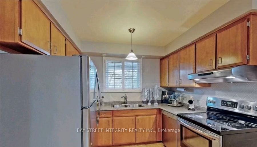 61 Chartland Boulevard S Main, Toronto, ON M1S 2R5 photo 5
