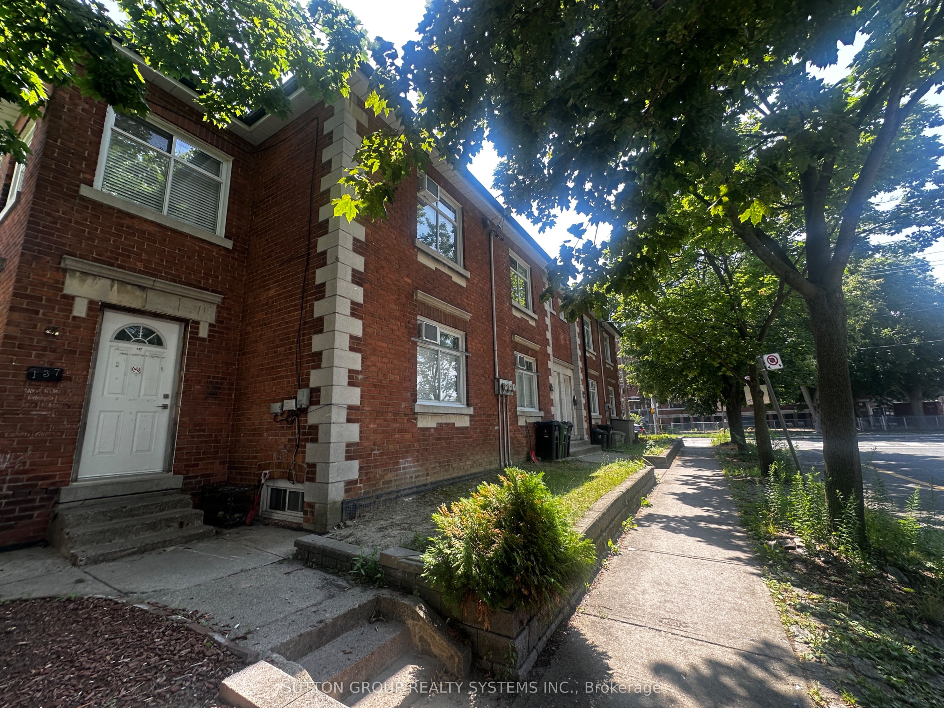 137B Chatham Avenue, Toronto, ON M4J 1K8