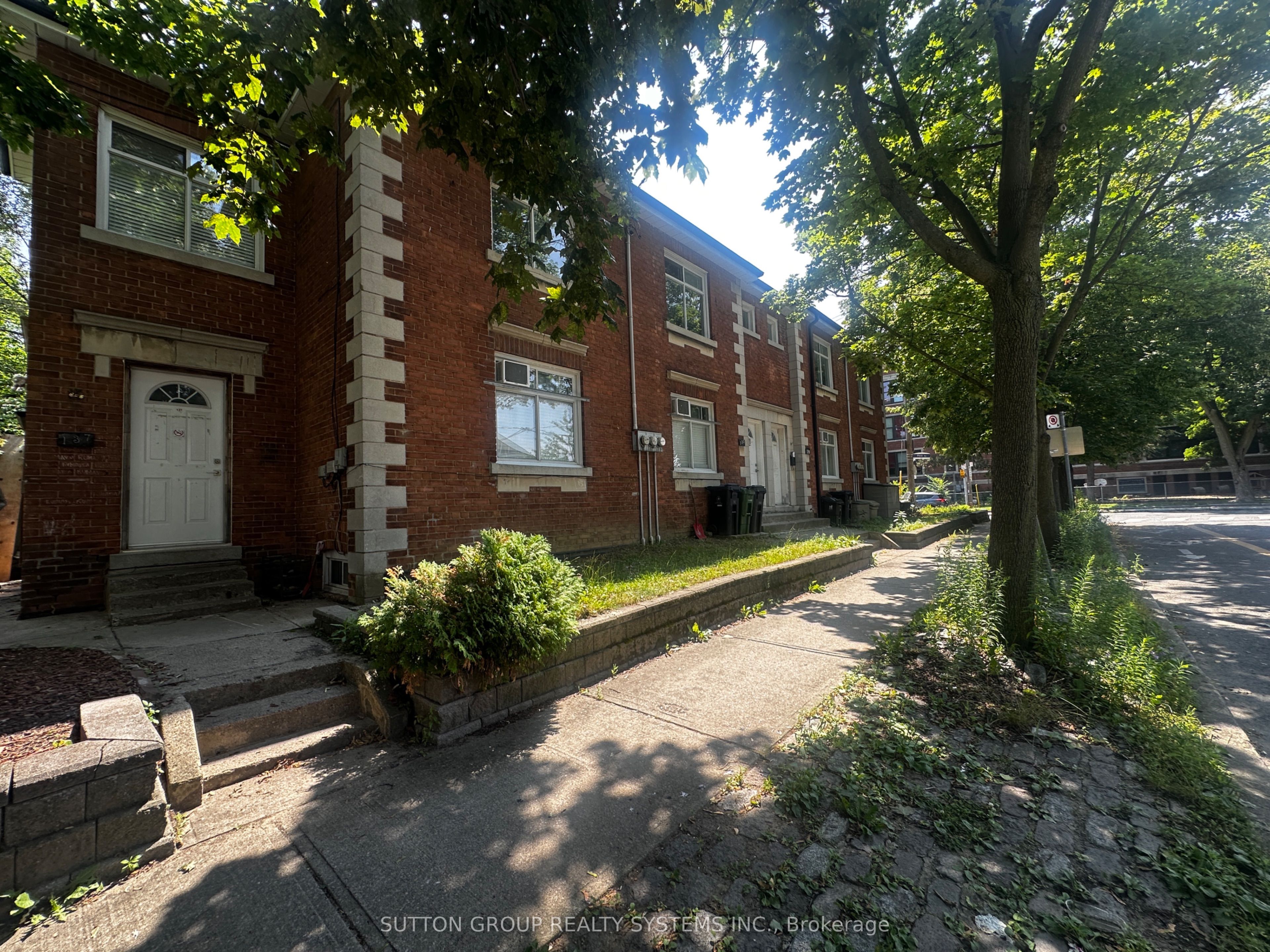 137B Chatham Avenue, Toronto, ON M4J 1K8 photo 2