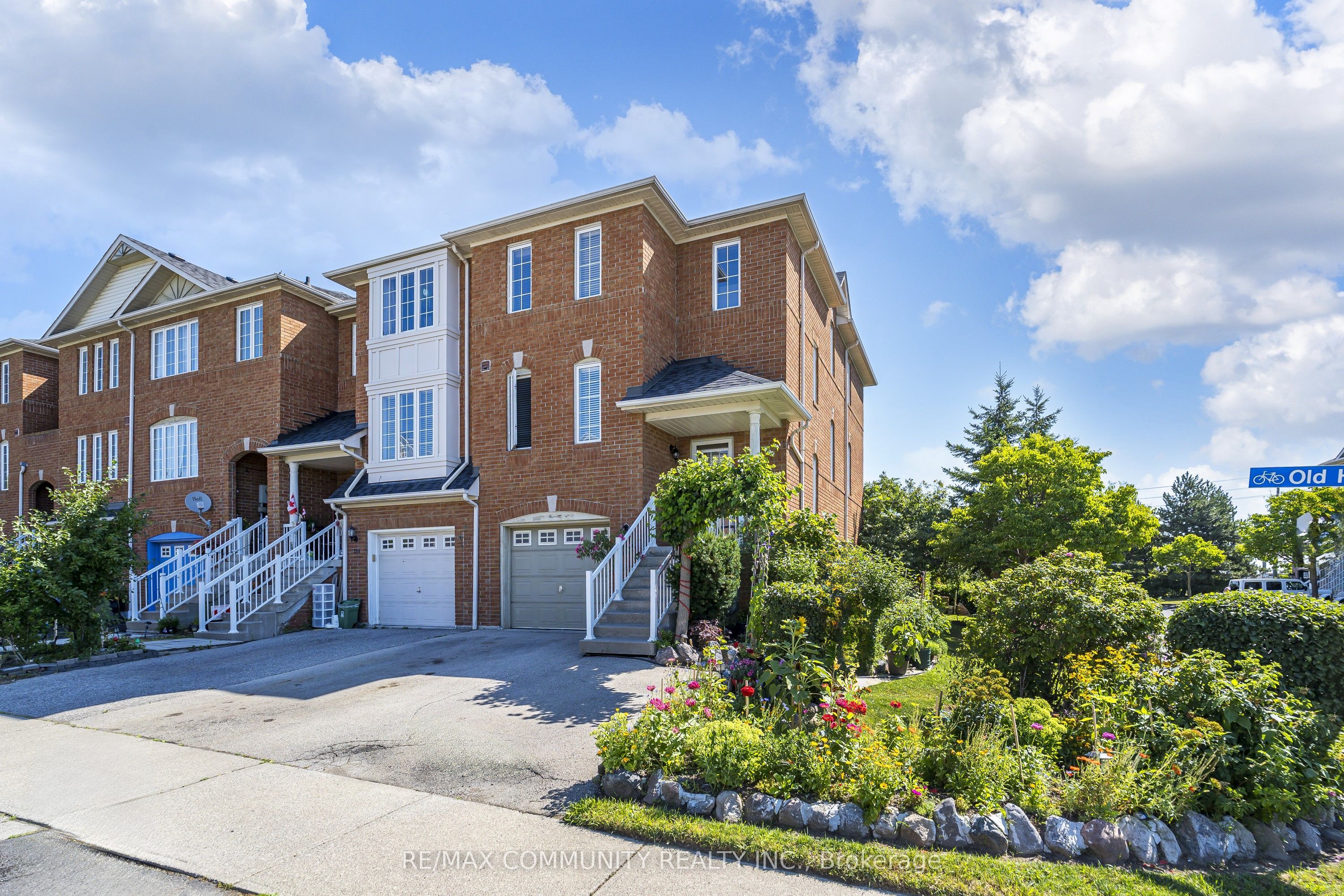 209 Old Harwood Avenue, Ajax, ON L1Z 1N7 photo 2