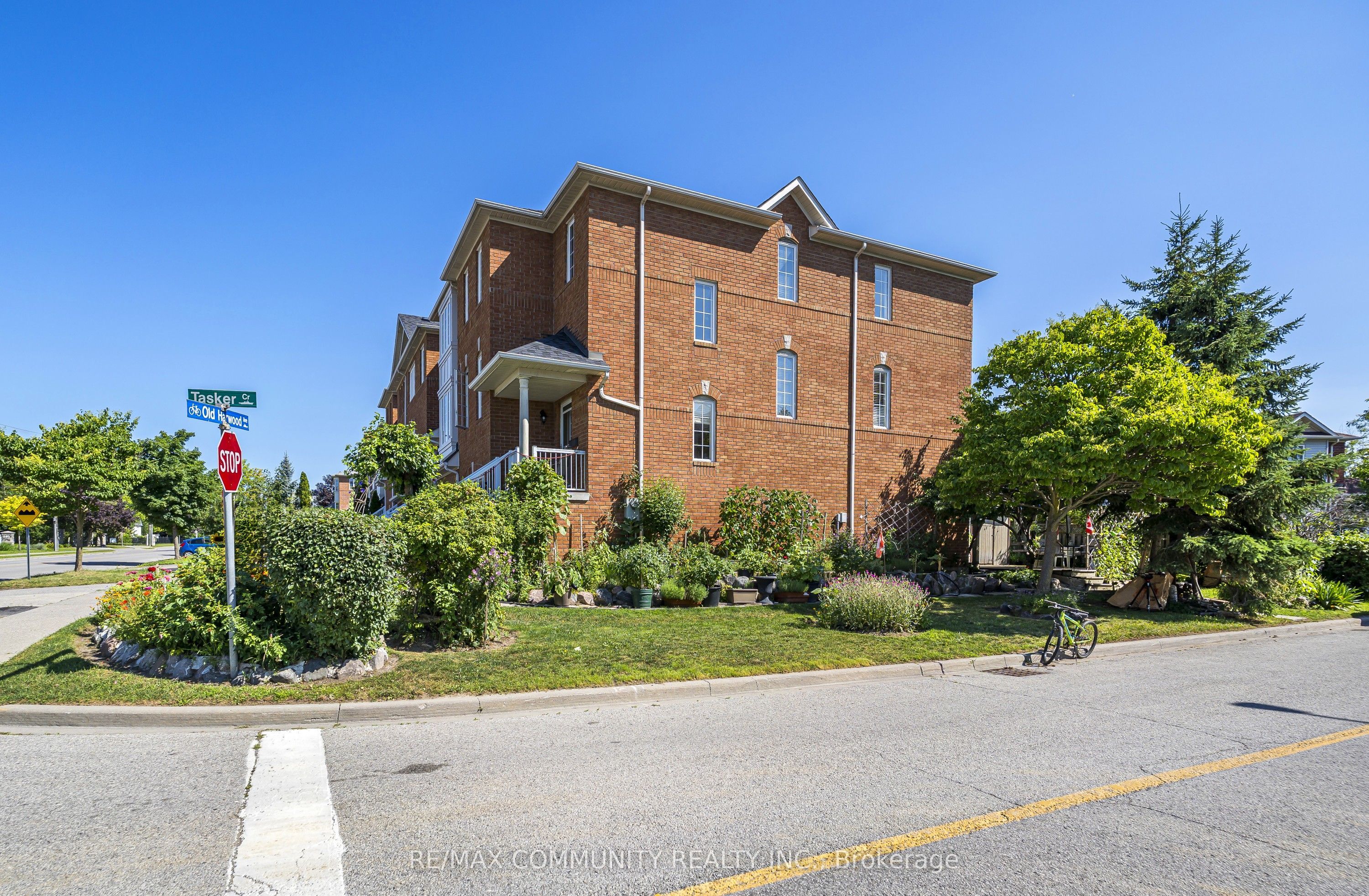 209 Old Harwood Avenue, Ajax, ON L1Z 1N7 photo 3