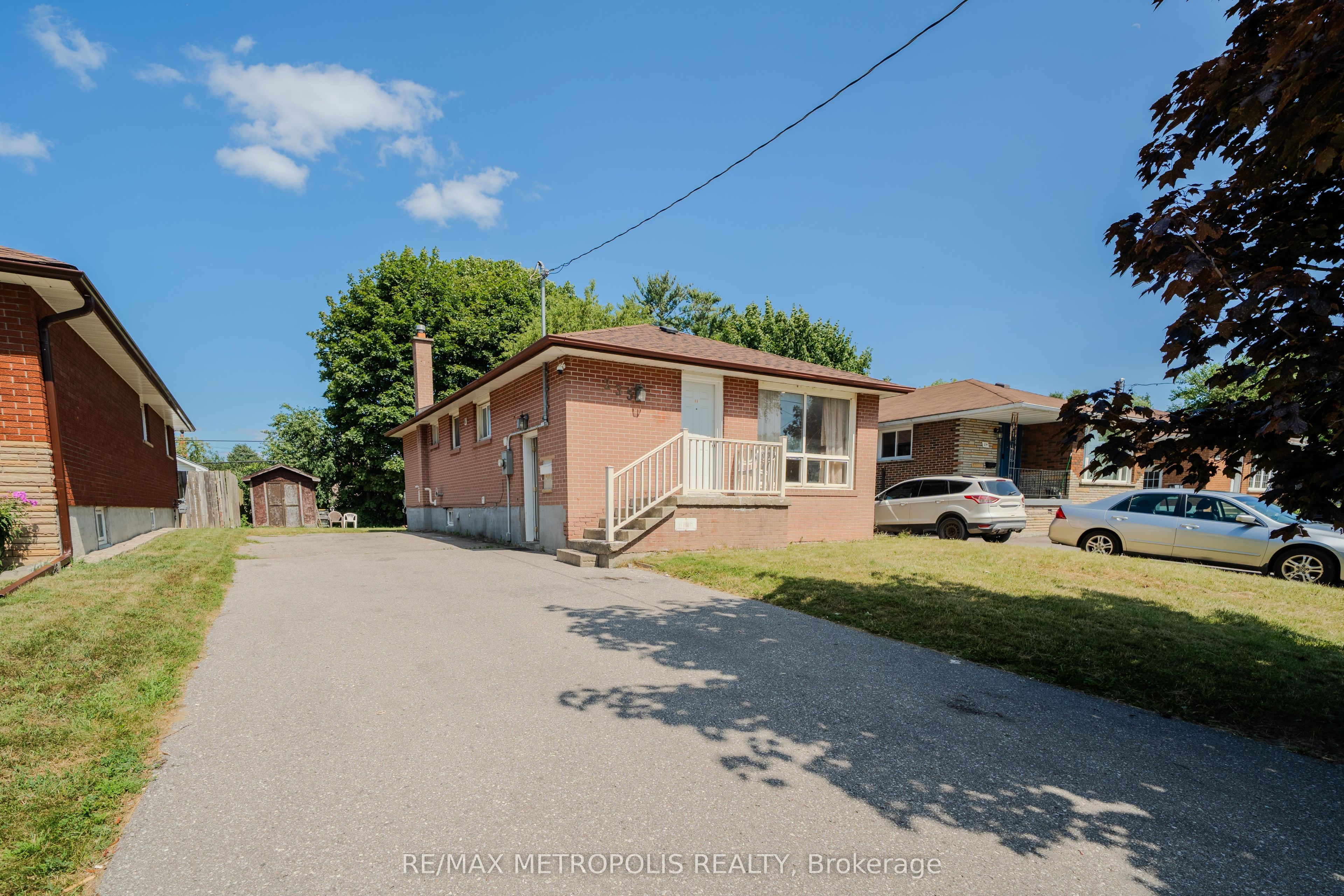 235 Waverly Street S, Oshawa, ON L1J 5V3 photo 2