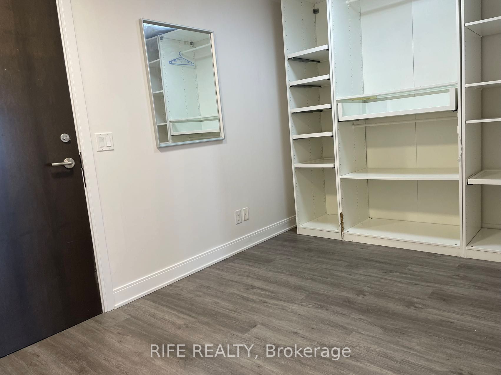 125 Village Green Square 2406, Toronto, ON M1S 0G3 photo 5