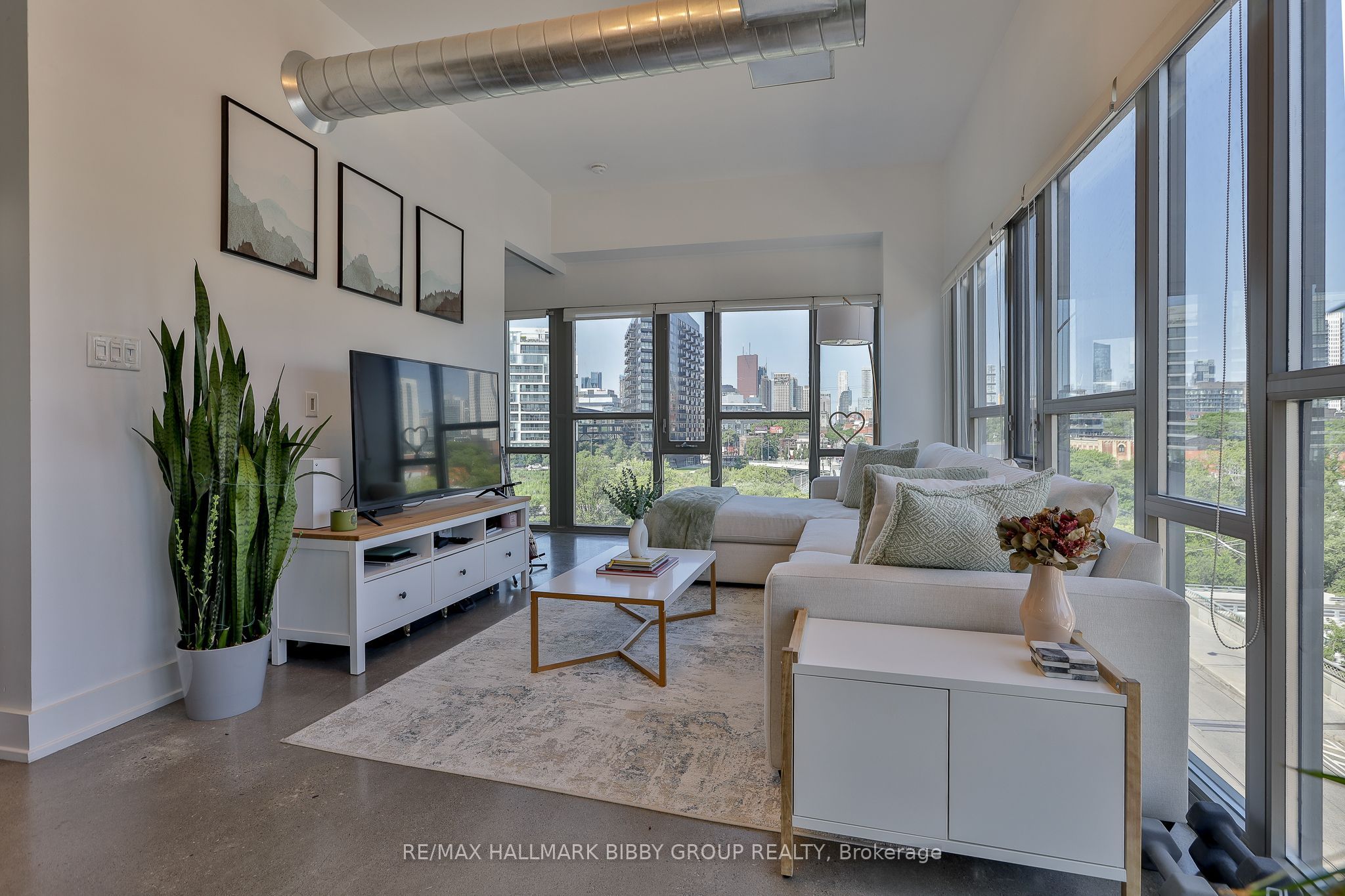 625 Queen Street E 409, Toronto, ON M4M 1G4 photo 2