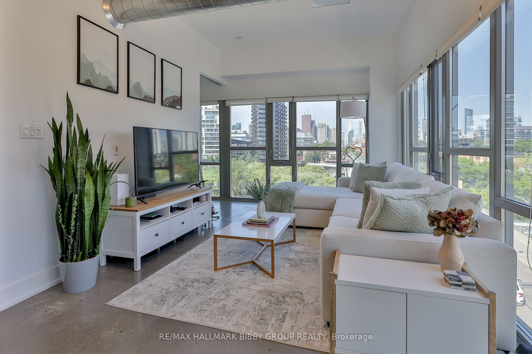 625 Queen Street E 409, Toronto, ON M4M 1G4 photo 3