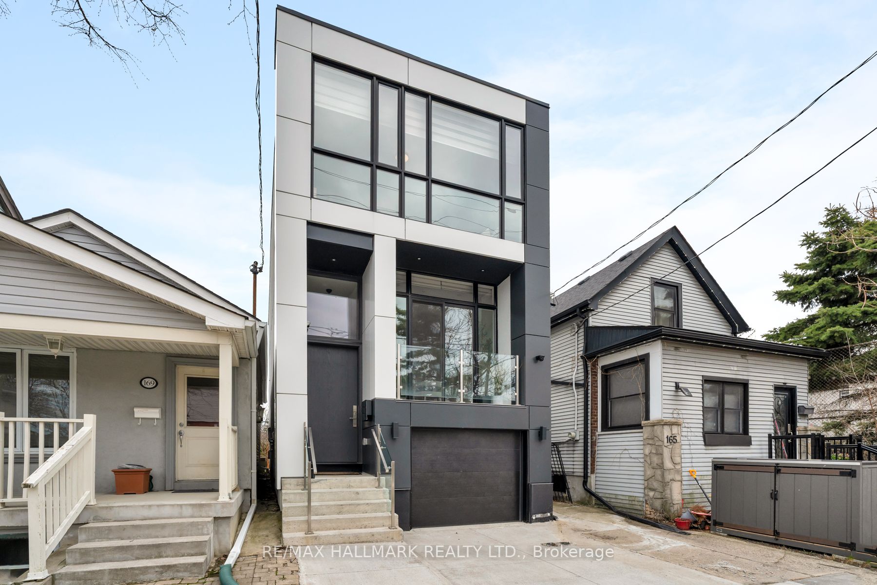 167 Sammon Avenue, Toronto, ON M4J 1Z1 photo 2