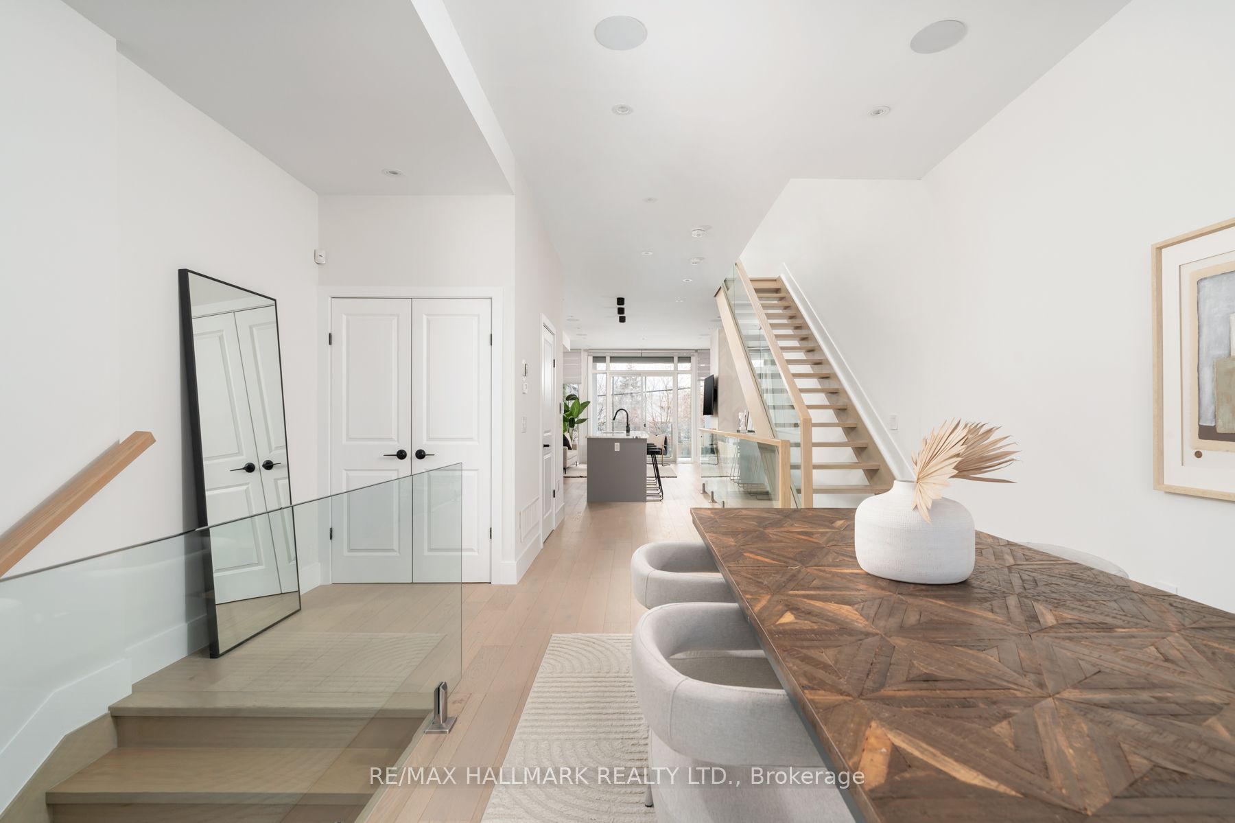 167 Sammon Avenue, Toronto, ON M4J 1Z1 photo 4