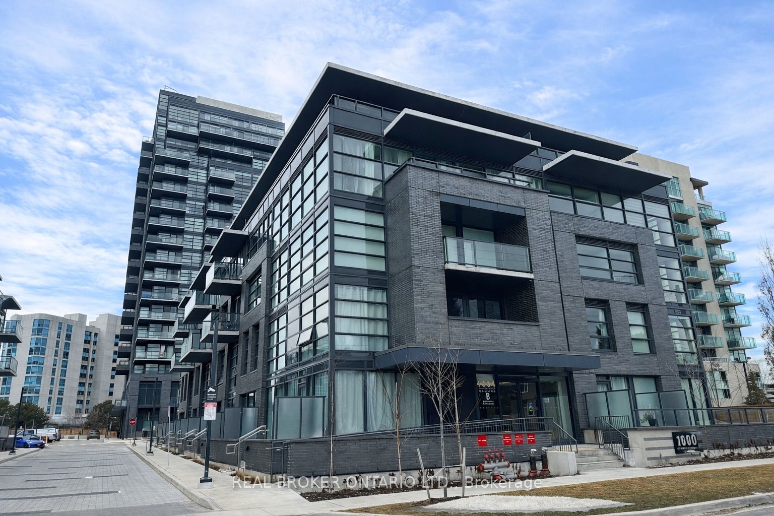 1604 Charles Street 416 B, Whitby, ON L1N 0P2