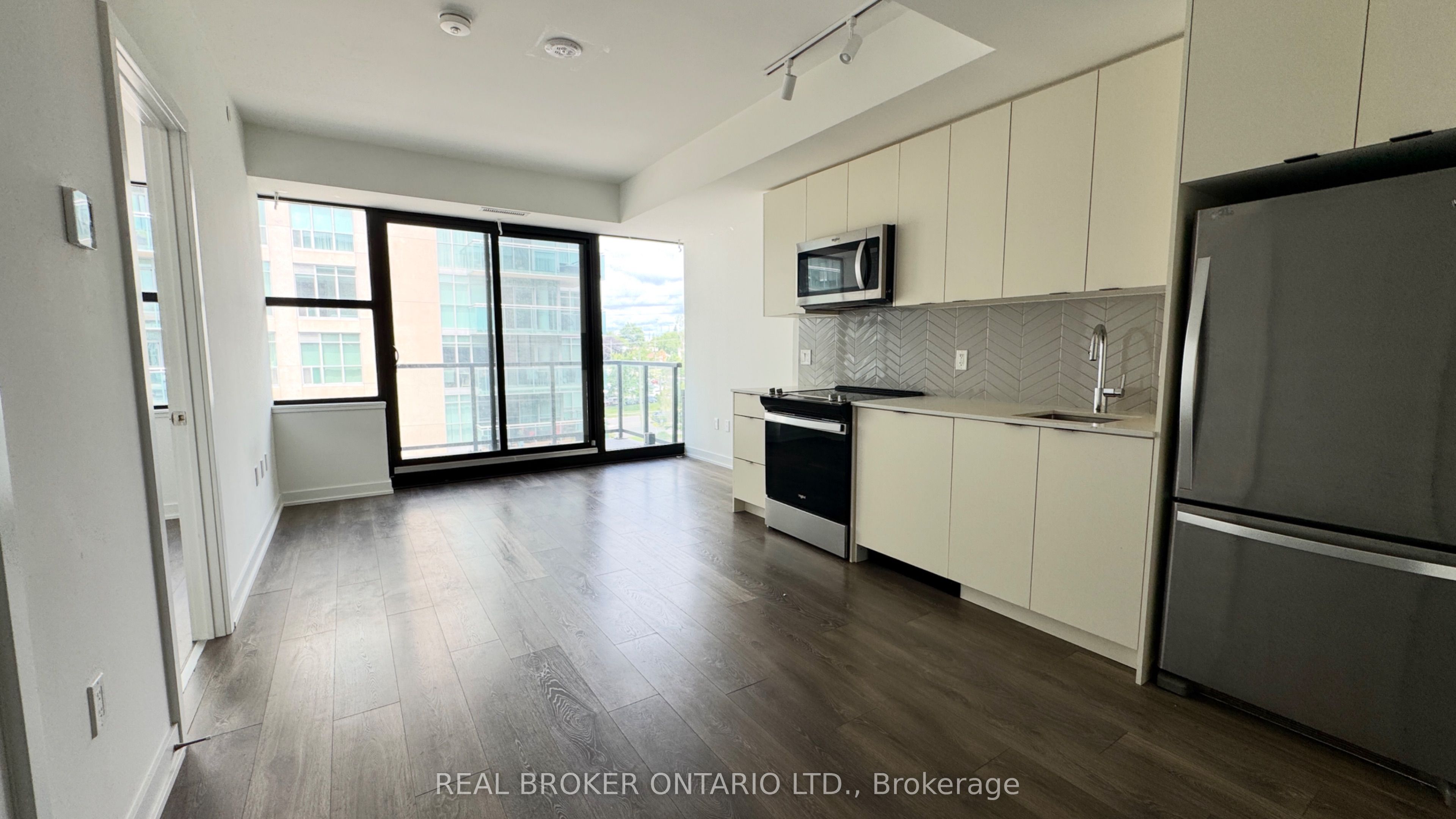 1604 Charles Street 416 B, Whitby, ON L1N 0P2 photo 4
