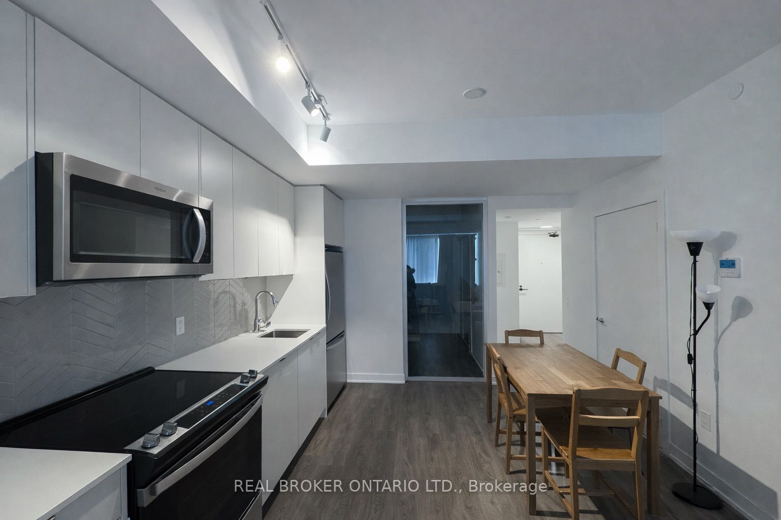 1604 Charles Street 416 B, Whitby, ON L1N 0P2 photo 5