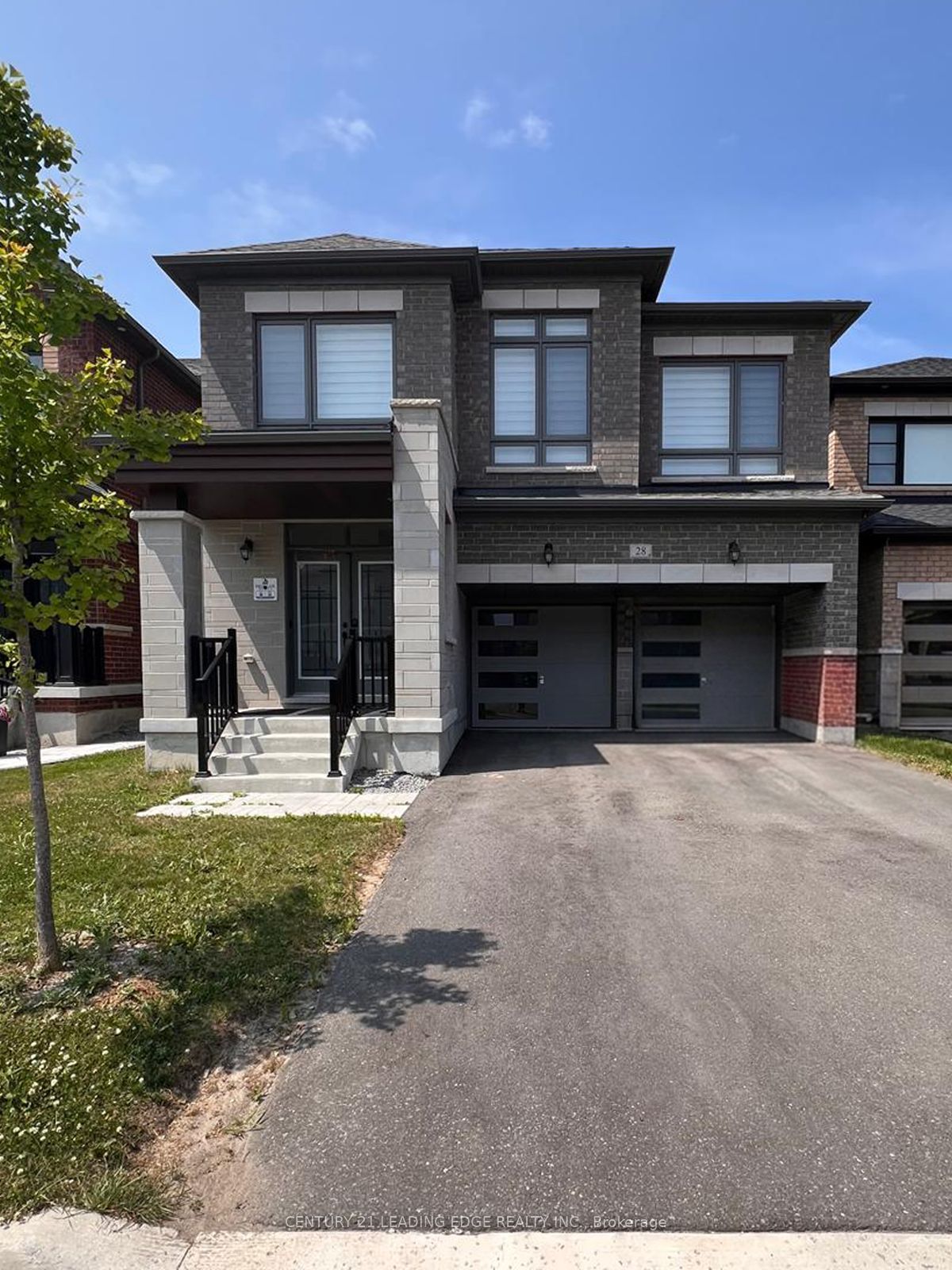 28 Vickery Street, Whitby, ON L1P 0L2 photo 2