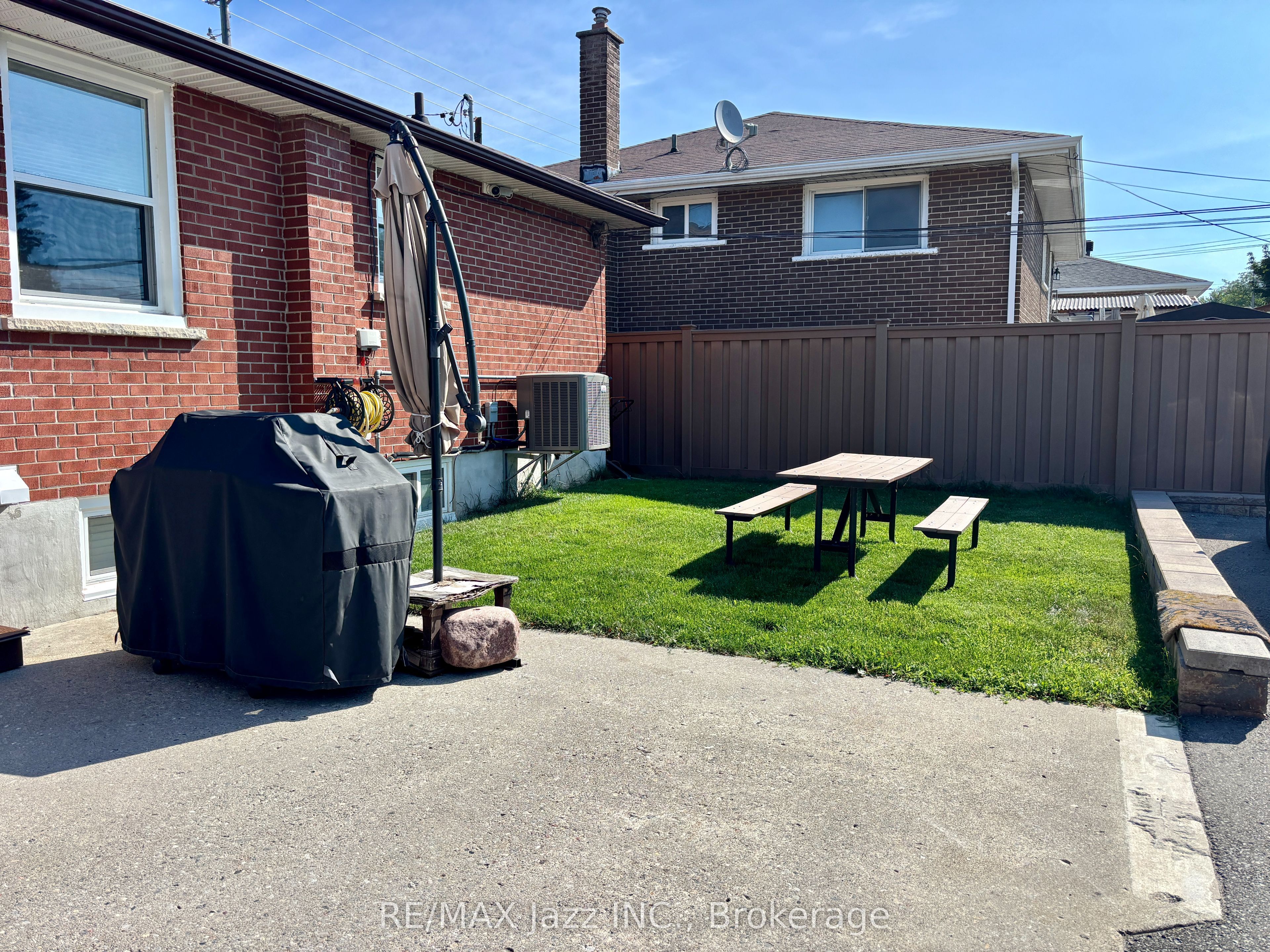 751 Phillip Murray Avenue Unit 2, Oshawa, ON L1J 1J2 photo 2