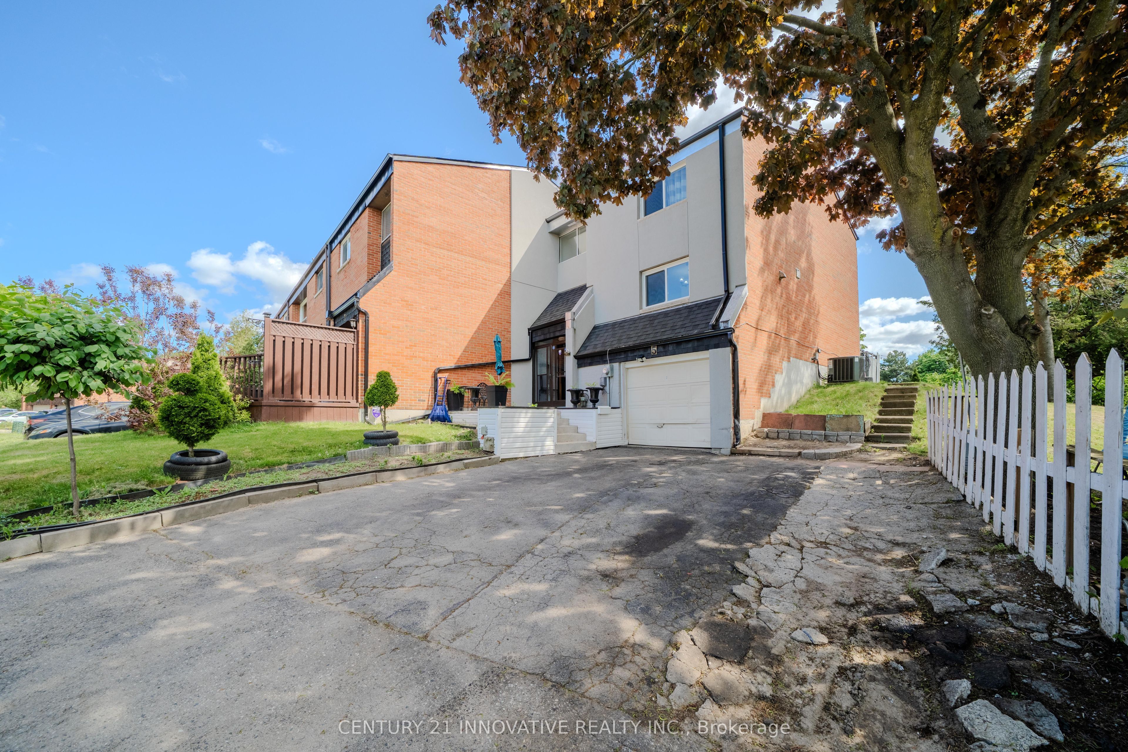 5 Cheatham Place, Toronto, ON M1B 1C1