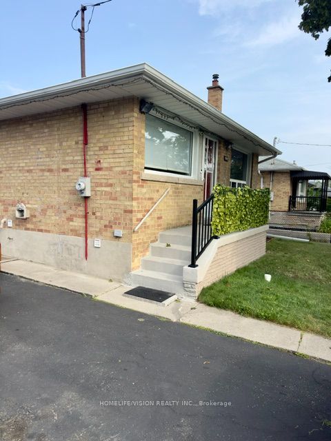 1509 Pharmacy Avenue, Toronto, ON M1R 2J7 photo 3