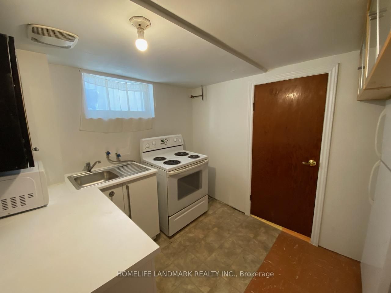11 Hutton Avenue (BSMT), Toronto, ON M4C 3L2 photo 5