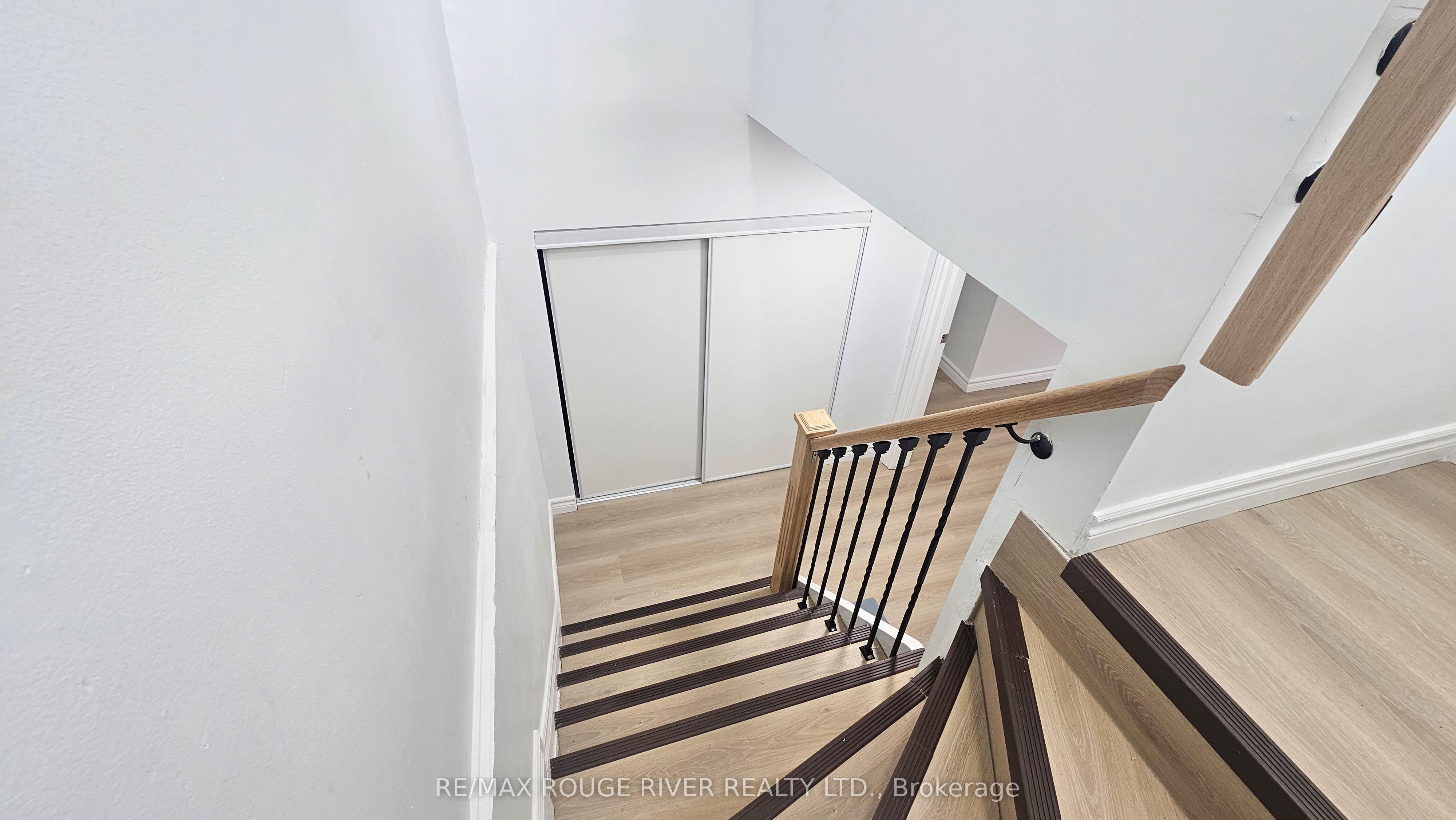 332 Rosedale Drive, Whitby, ON L1N 1Z3 photo 3