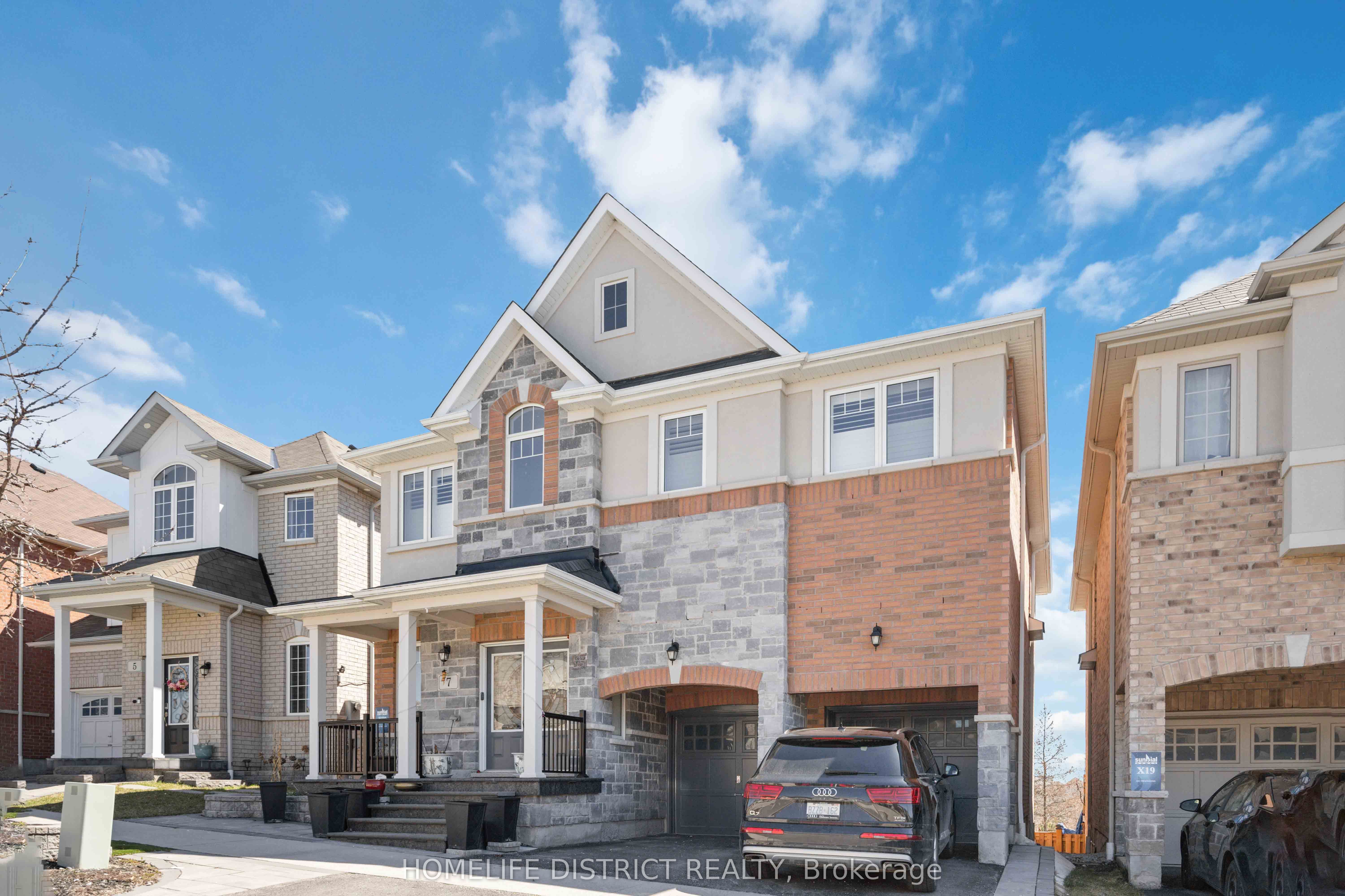 7 Mosely Crescent, Ajax, ON L1Z 0M9 photo 4