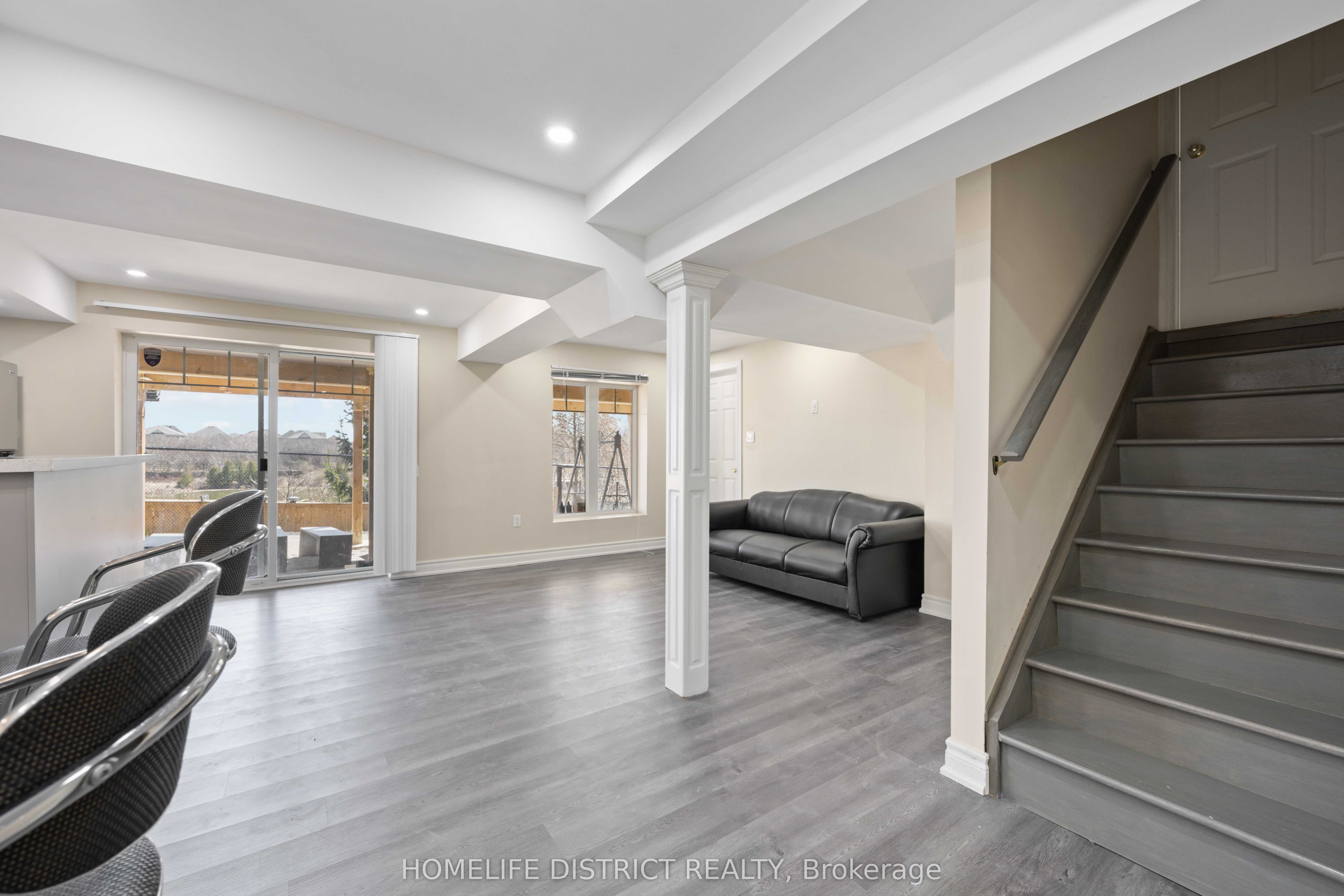 7 Mosely Crescent, Ajax, ON L1Z 0M9 photo 5