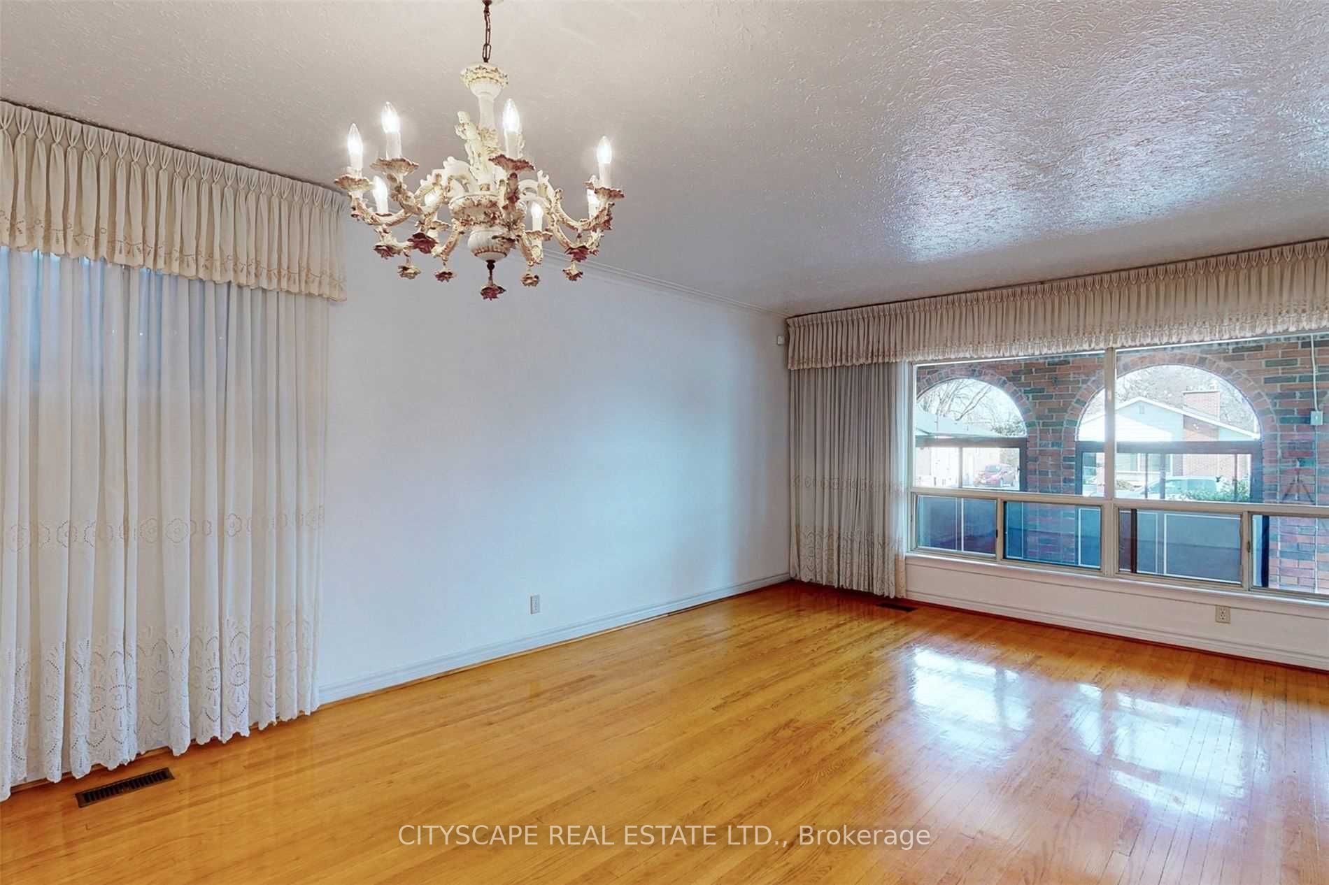 14 Beacon Road, Toronto, ON M1P 1G7 photo 3