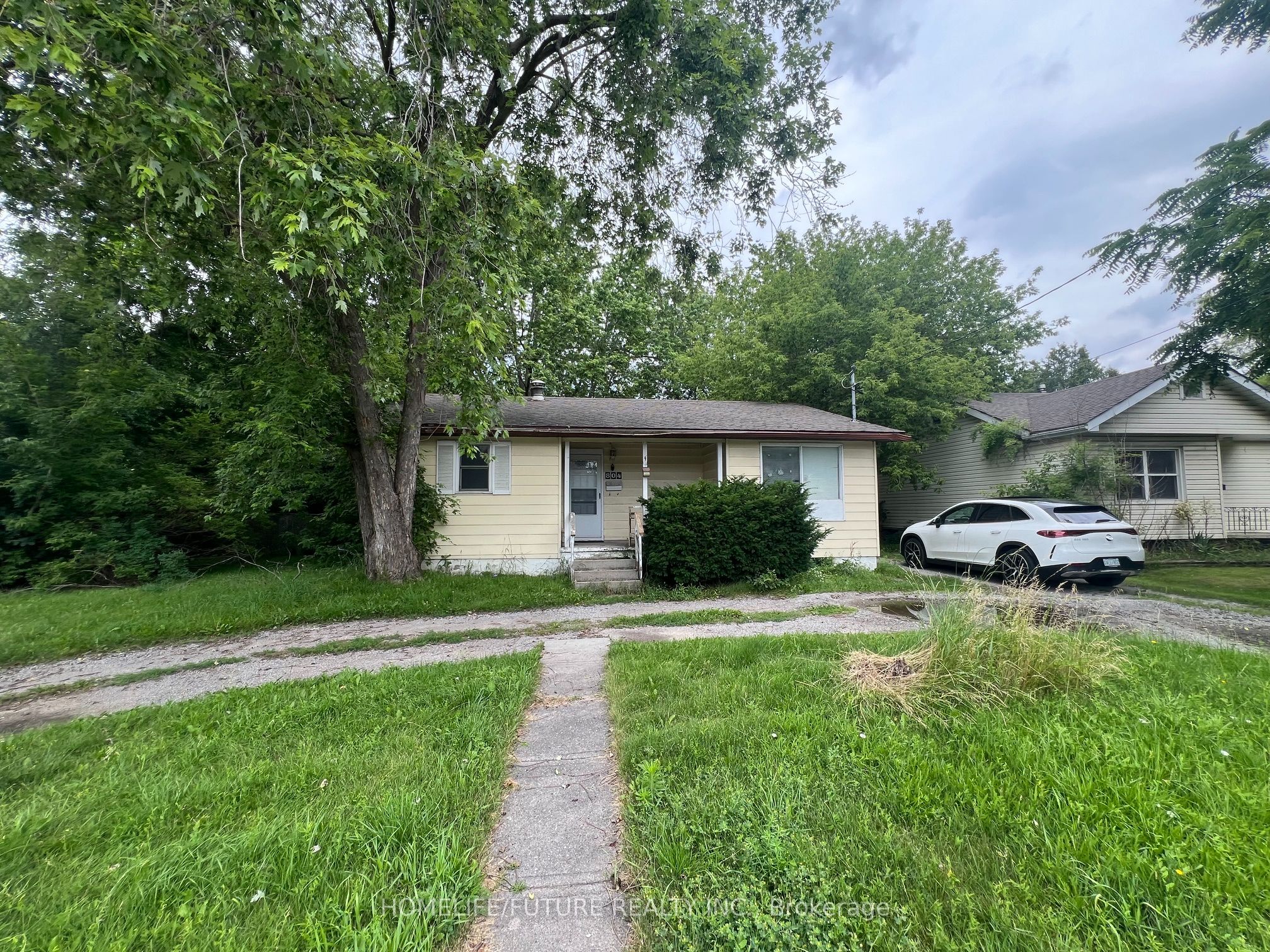 804 Dundas Street W, Whitby, ON L1N 2N5 photo 2