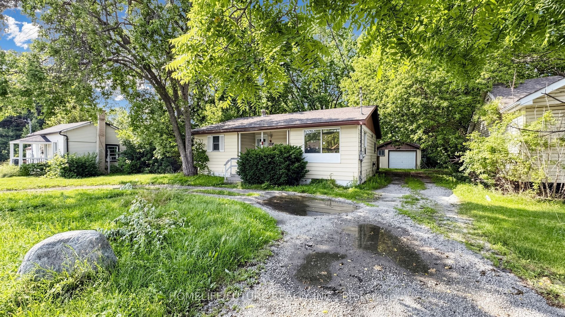 804 Dundas Street W, Whitby, ON L1N 2N5 photo 4
