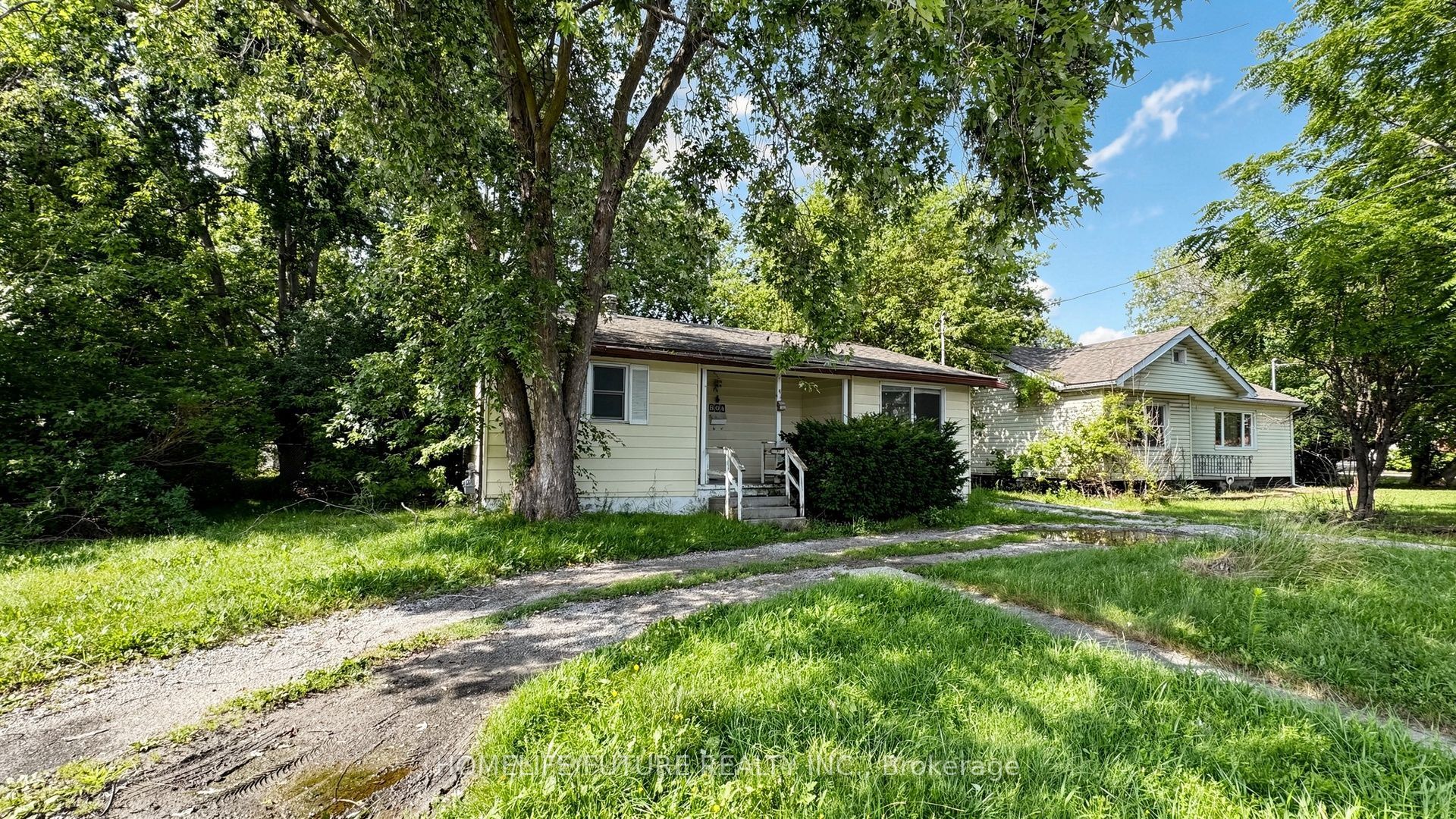 804 Dundas Street W, Whitby, ON L1N 2N5 photo 5