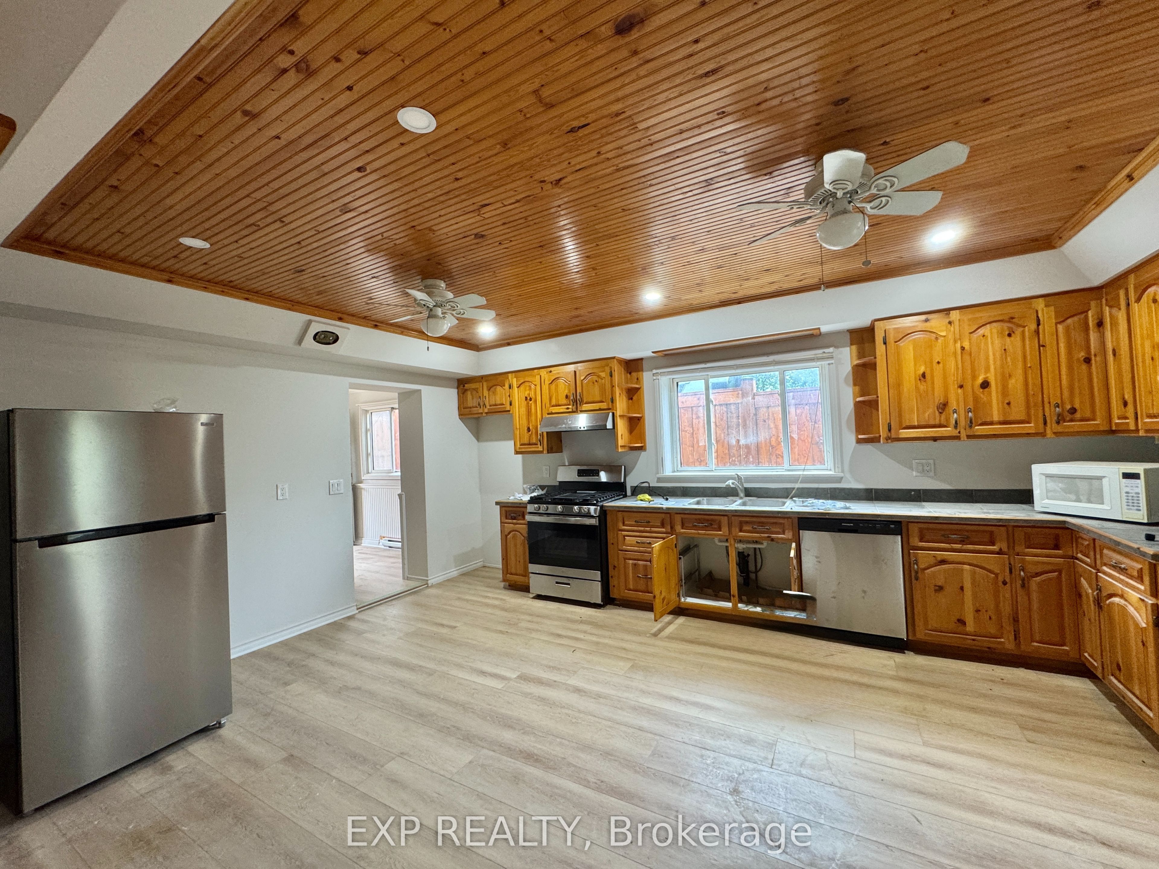 112 Baseline Road E A, Clarington, ON L1C 1A2