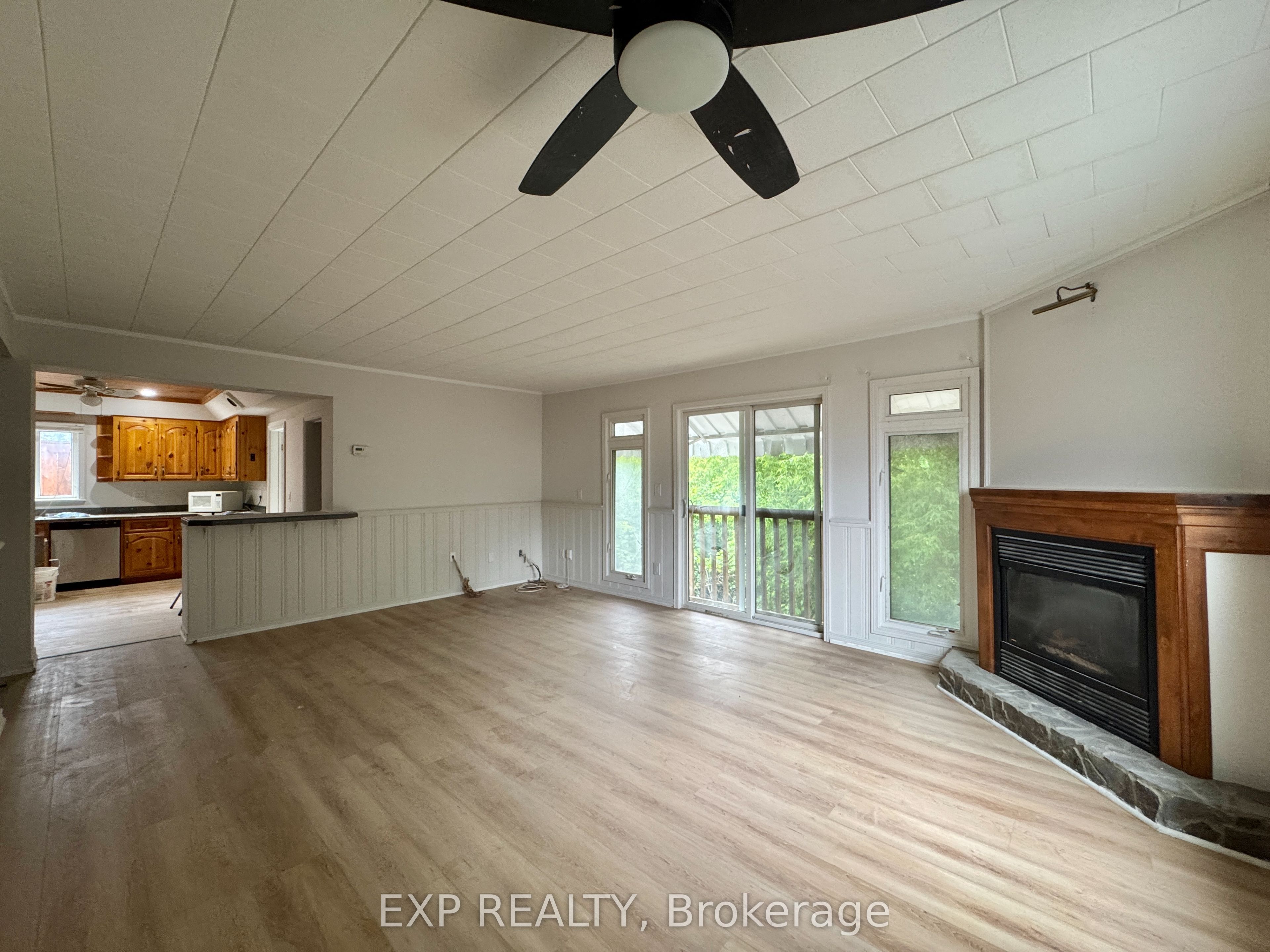 112 Baseline Road E A, Clarington, ON L1C 1A2 photo 4