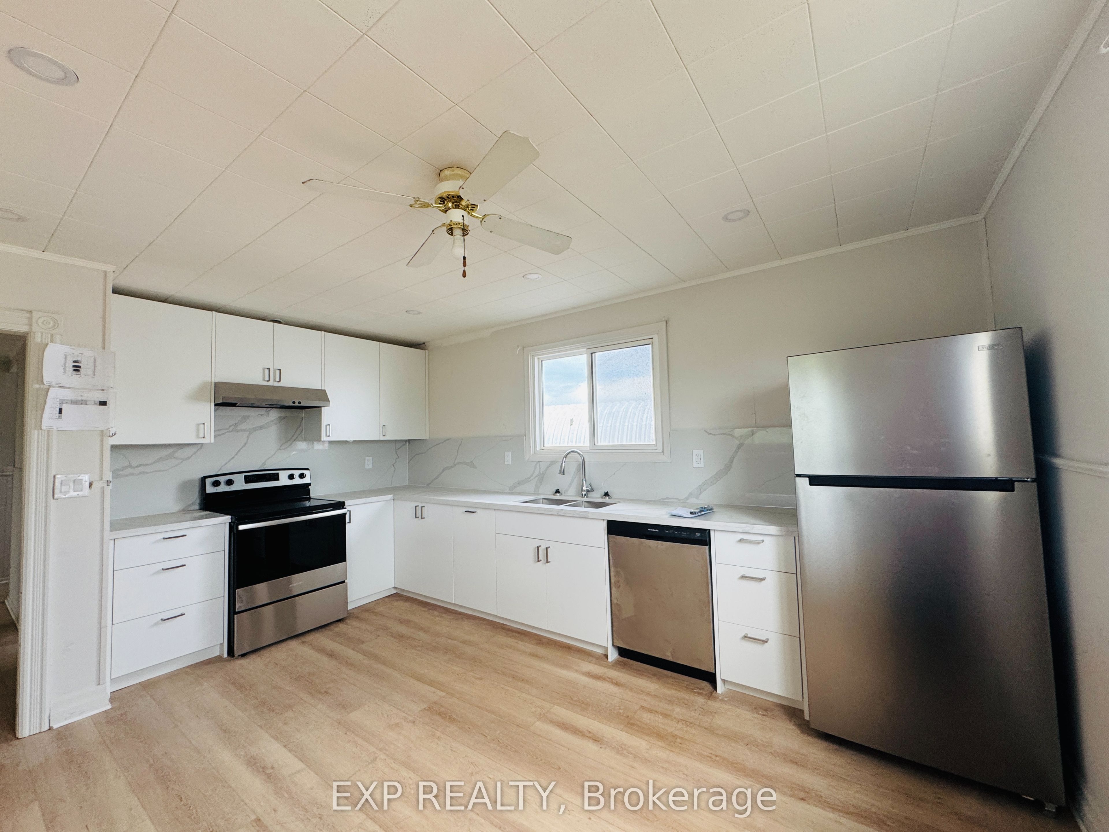 112 Baseline Road E B, Clarington, ON L1C 1A2 photo 4