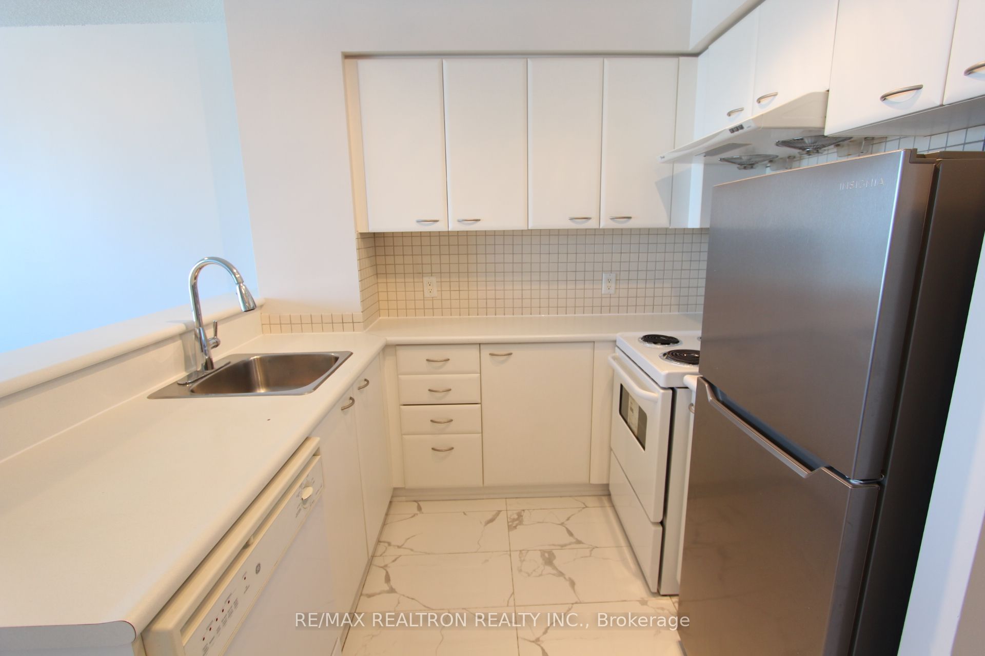 36 Lee Centre Drive 2906, Toronto, ON M1H 3K2 photo 5