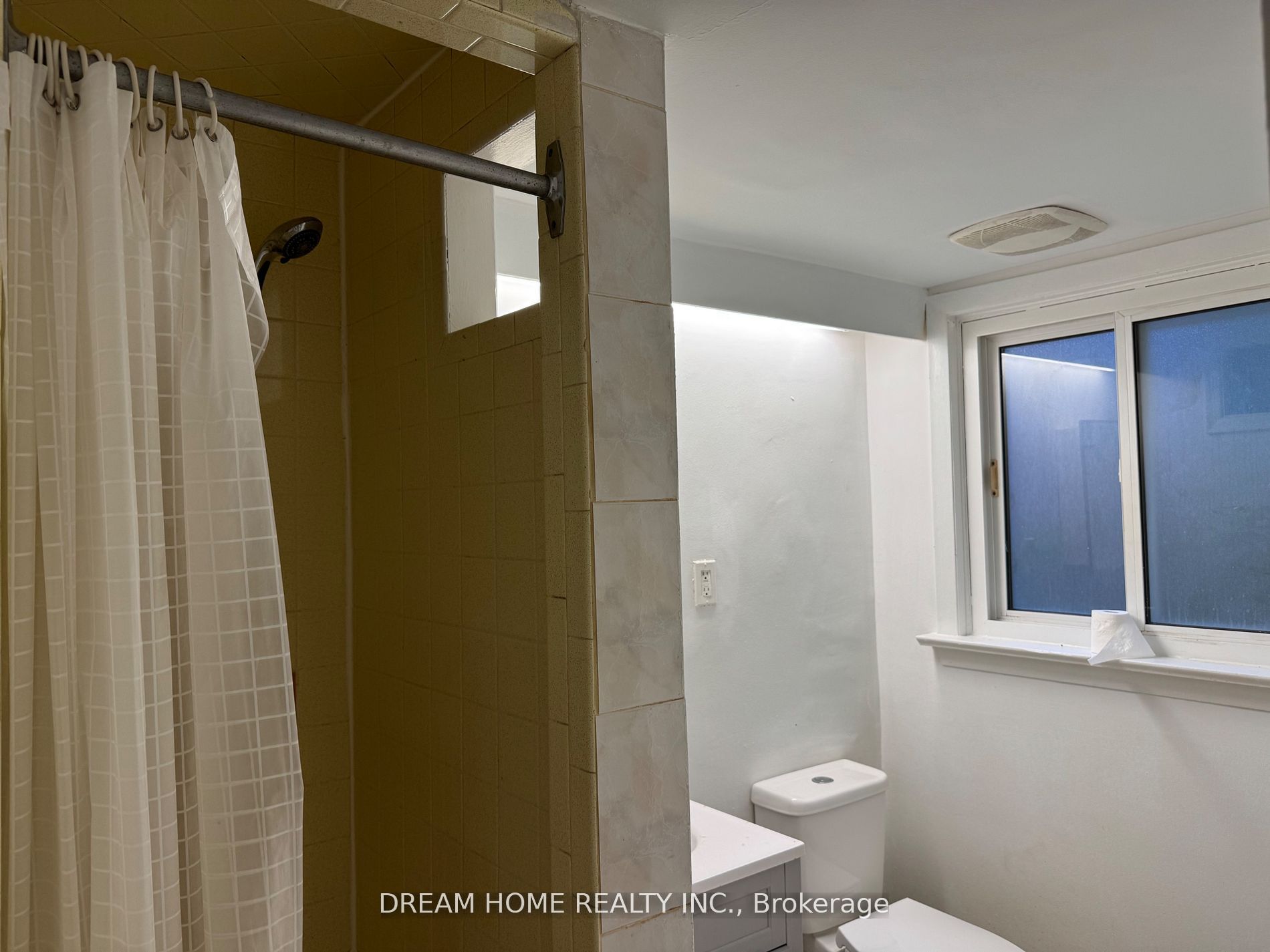 28 Conlins Road Room, Toronto, ON M1C 1C3 photo 3