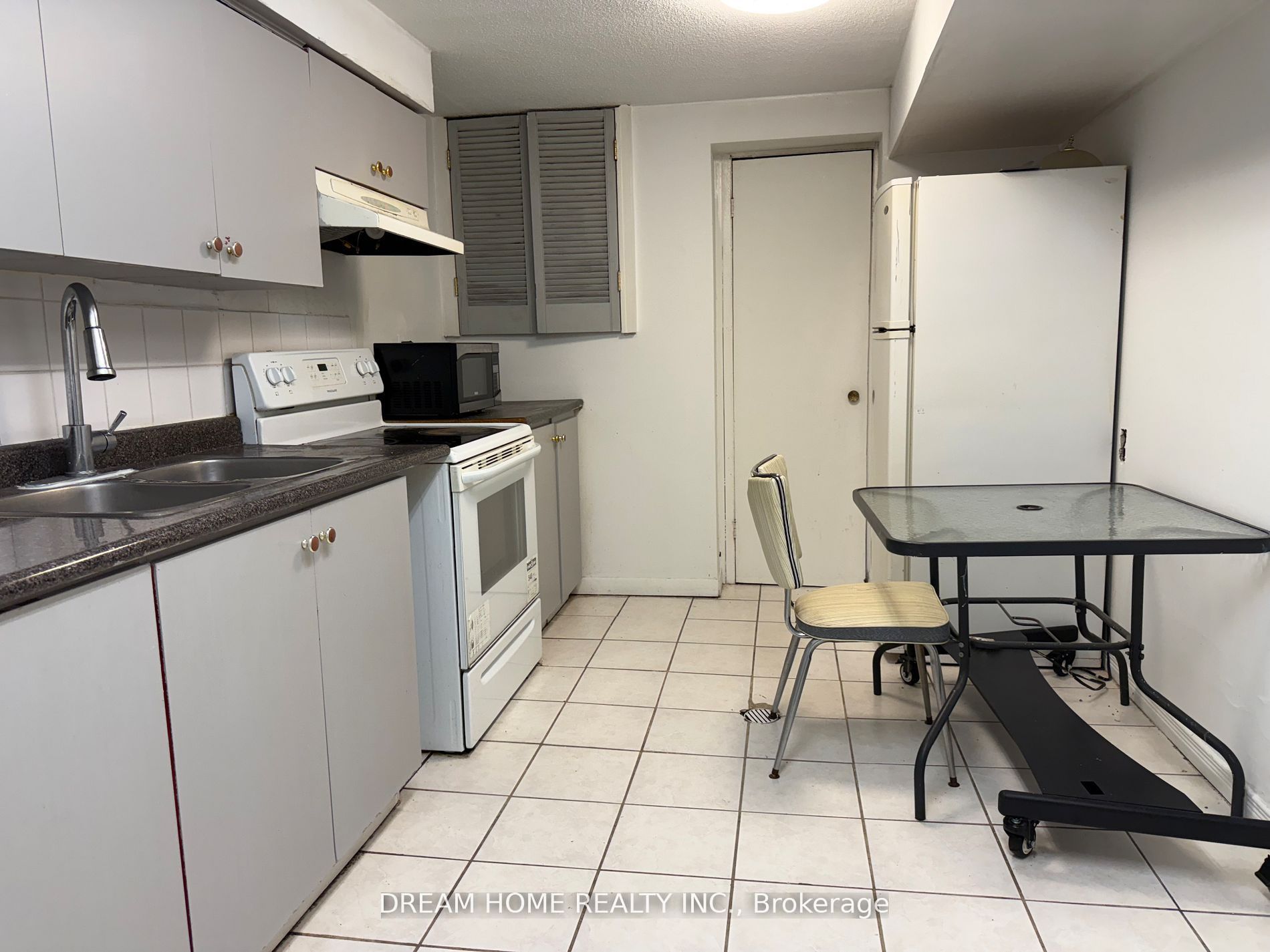 28 Conlins Road Room, Toronto, ON M1C 1C3 photo 4