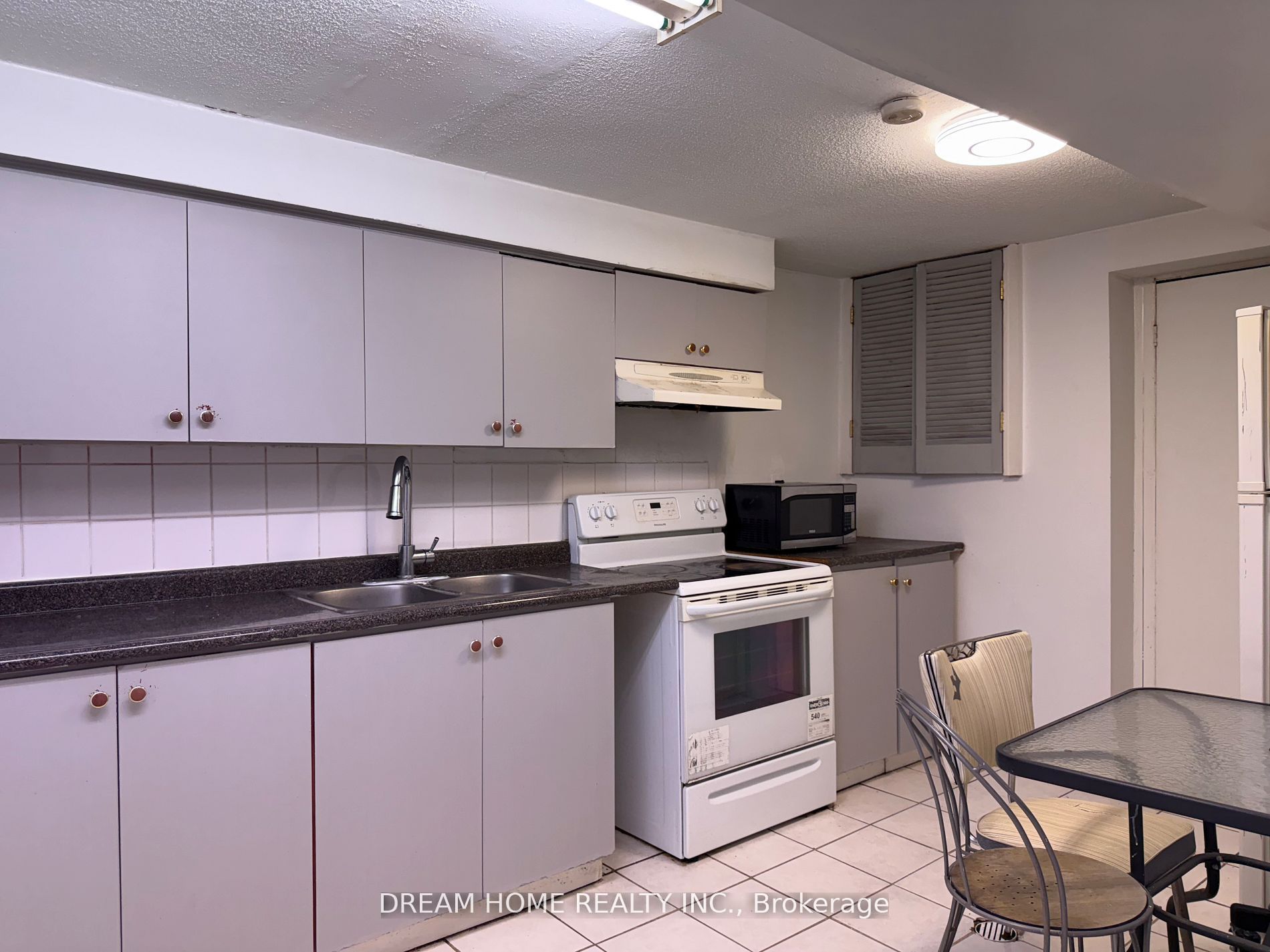 28 Conlins Road Room, Toronto, ON M1C 1C3 photo 5