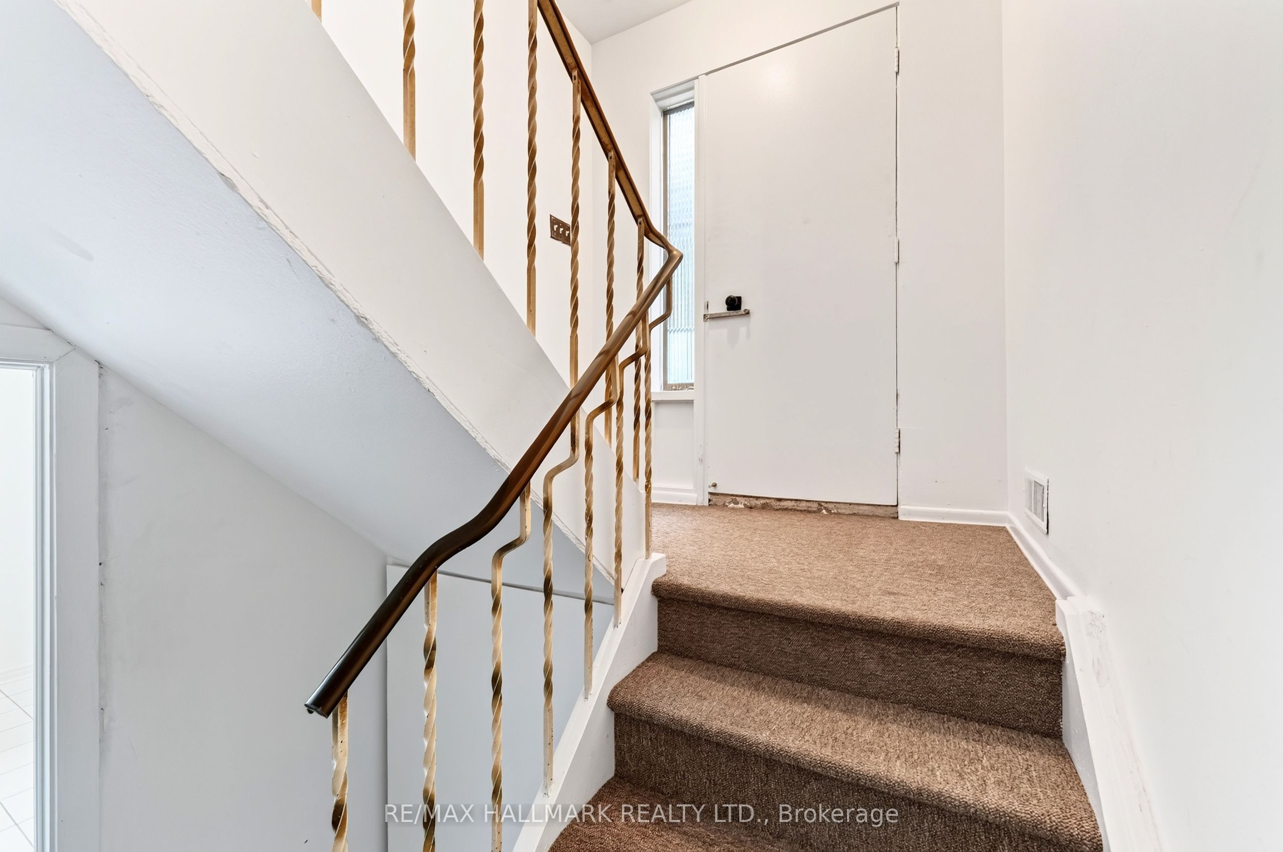 402 Kingston Road MAIN, Toronto, ON M4L 1T9 photo 2