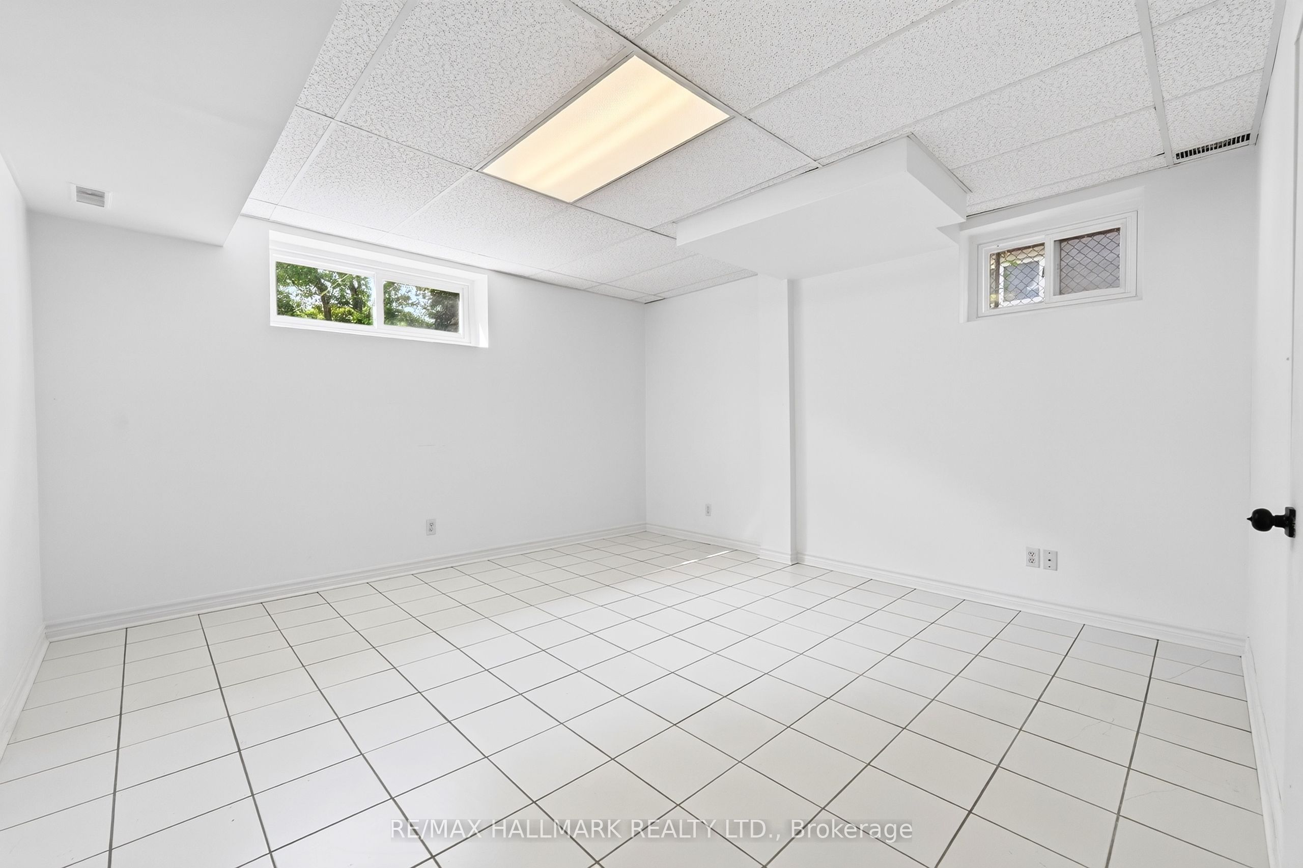 402 Kingston Road MAIN, Toronto, ON M4L 1T9 photo 4
