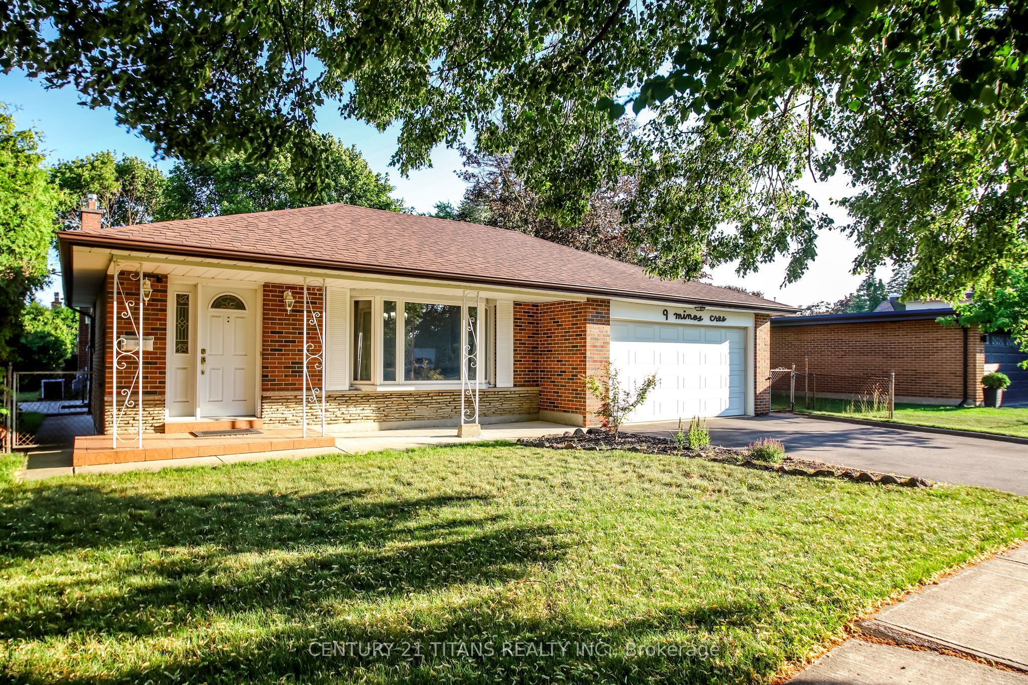 9 Minos Crescent, Toronto, ON M1G 3P8 photo 2
