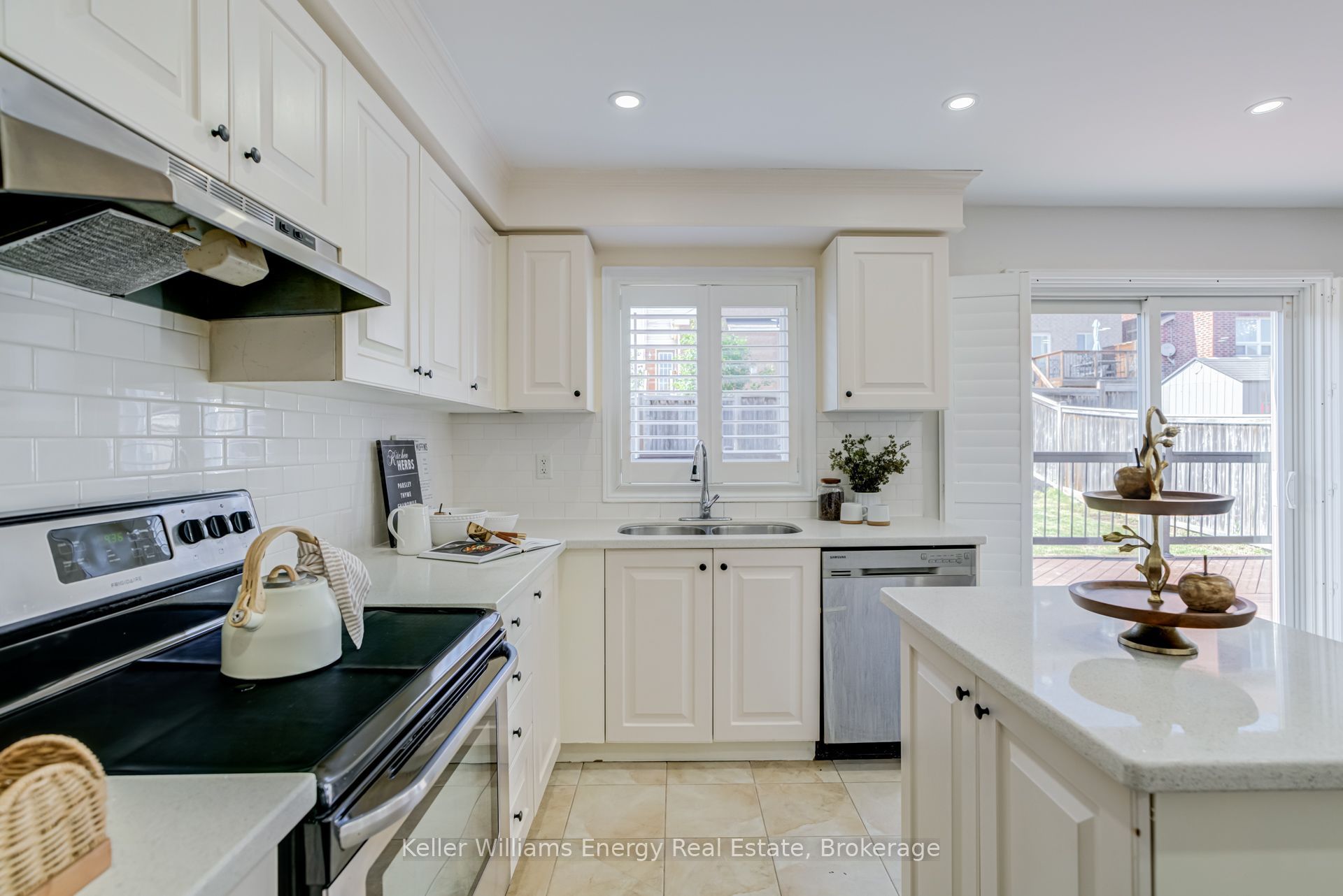 1342 Harlstone Crescent, Oshawa, ON L1K 0N5 photo 4